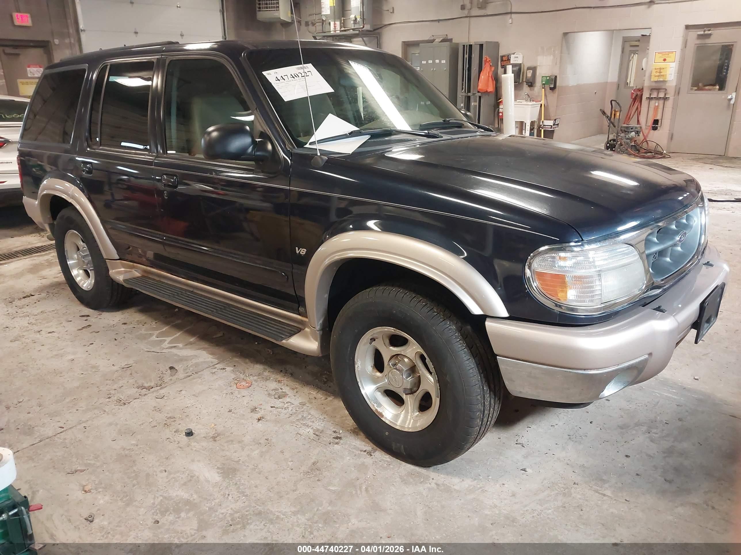 2000 Ford Explorer Eddie Bauer, VIN 1FMZU84PXYZB31375 — Normal wear