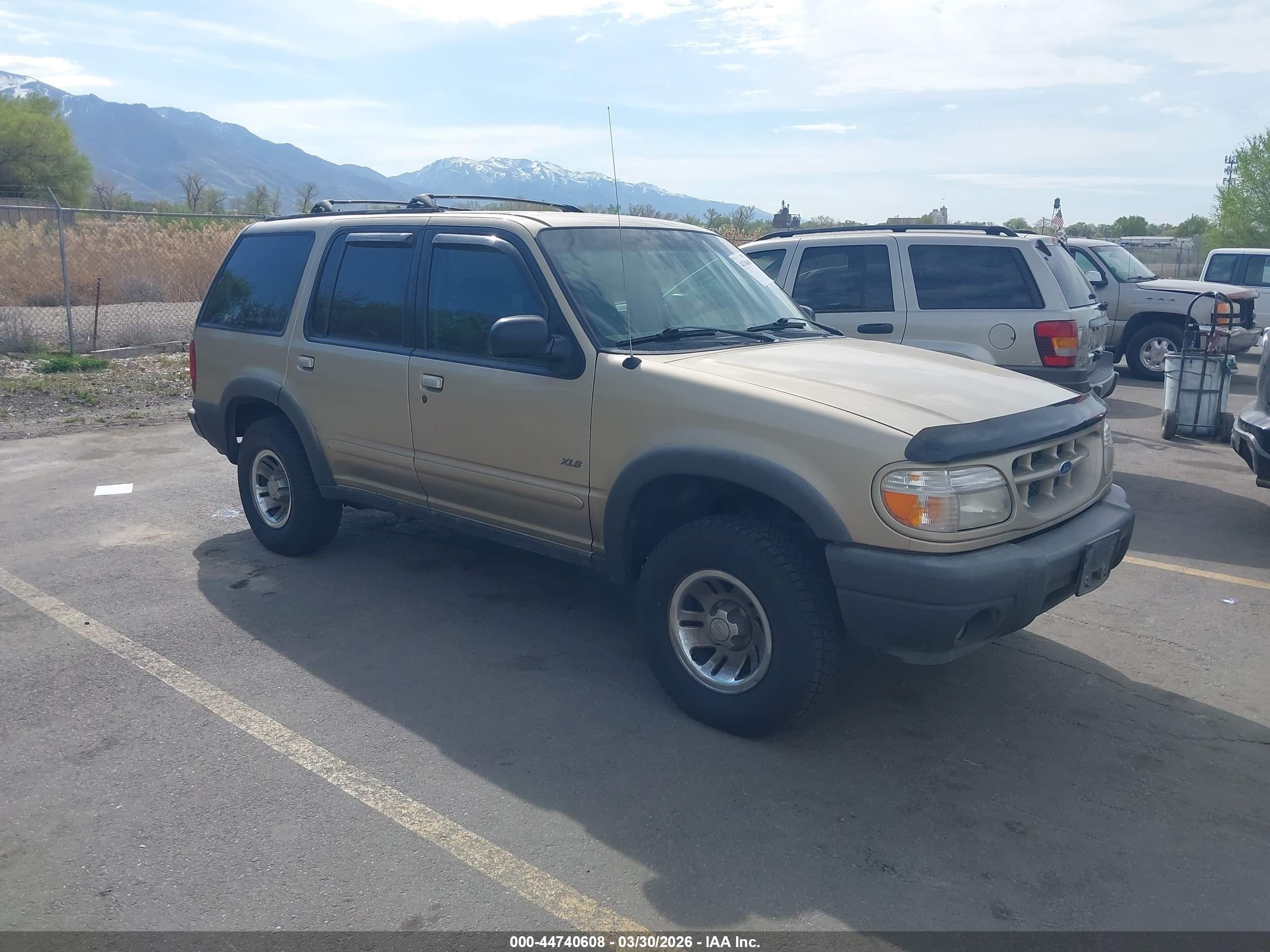 2000 Ford Explorer XLS, VIN 1FMZU72X7YUB73609 — All over