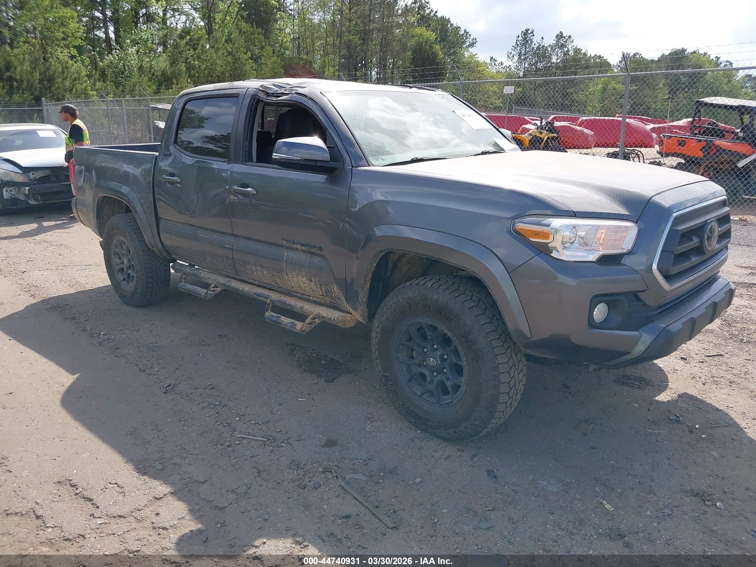 2021 Toyota Tacoma SR, VIN 5TFCZ5AN3MX275336 — Roof