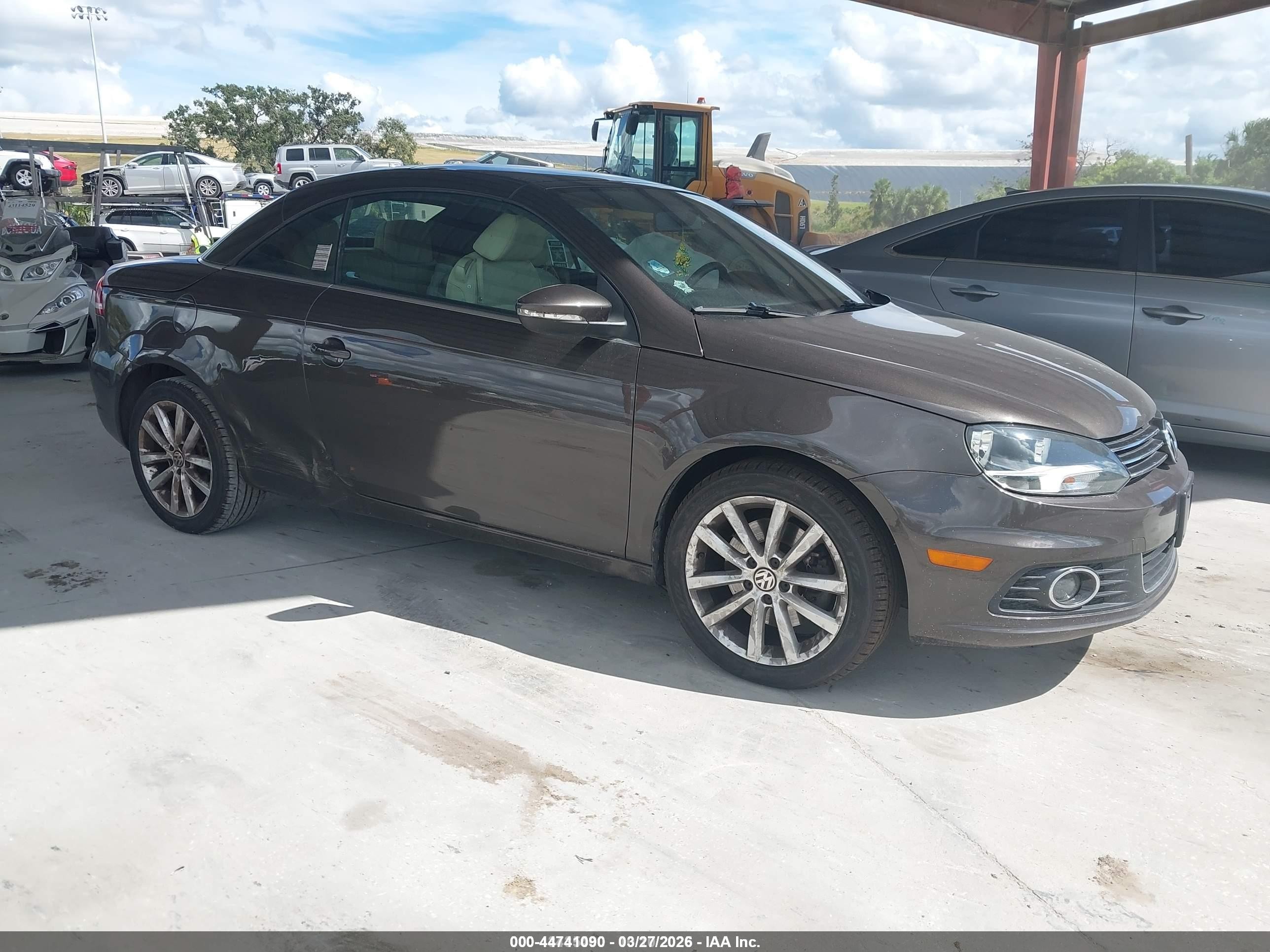 2013 Volkswagen Eos Sport, VIN WVWBW8AHXDV001529 — Side