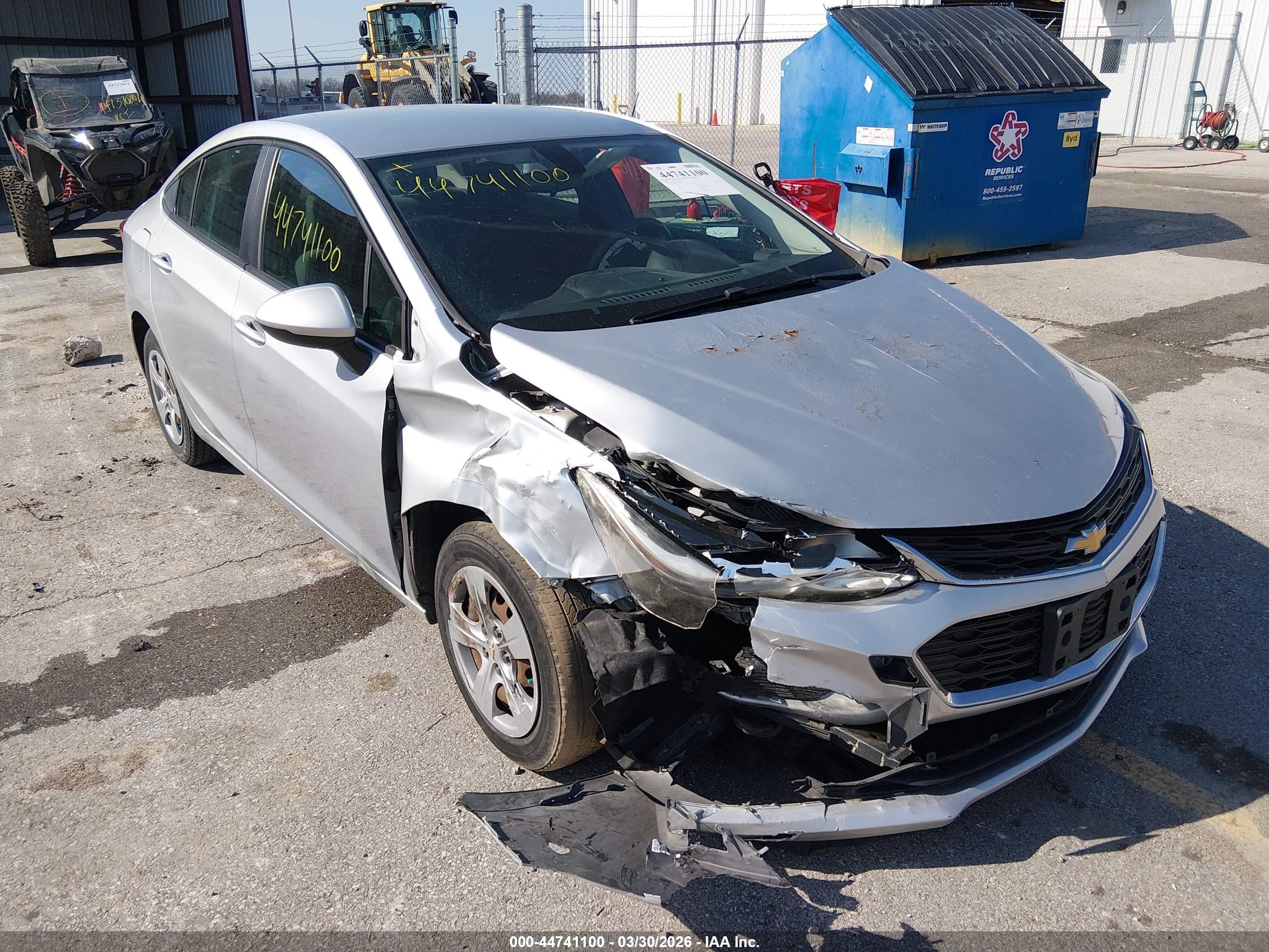 2018 Chevrolet Cruze LS, VIN 1G1BC5SMXJ7174074 — Front end