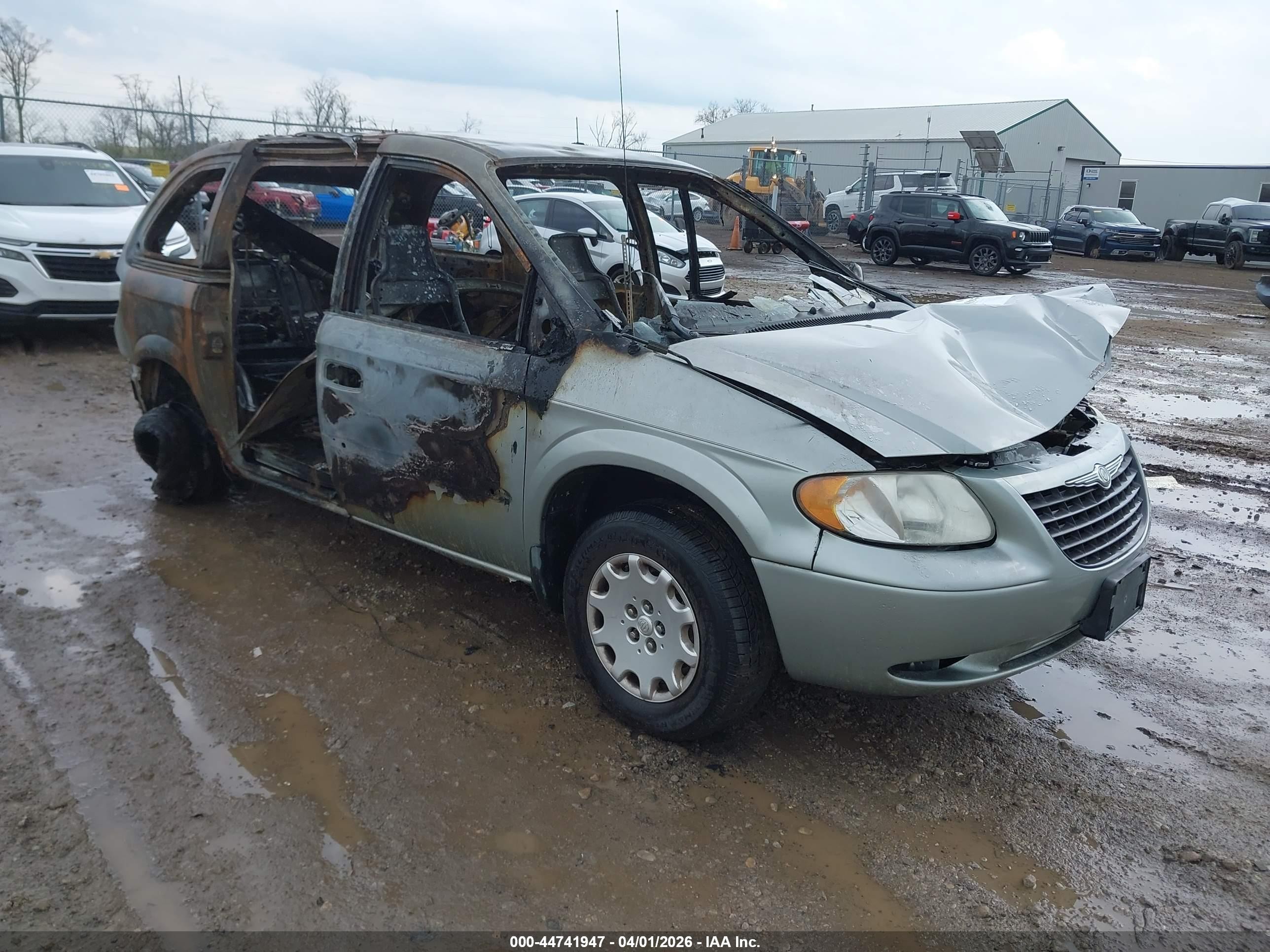 2003 Chrysler Voyager LX, VIN 1C4GJ453X3B123299 — Пожар