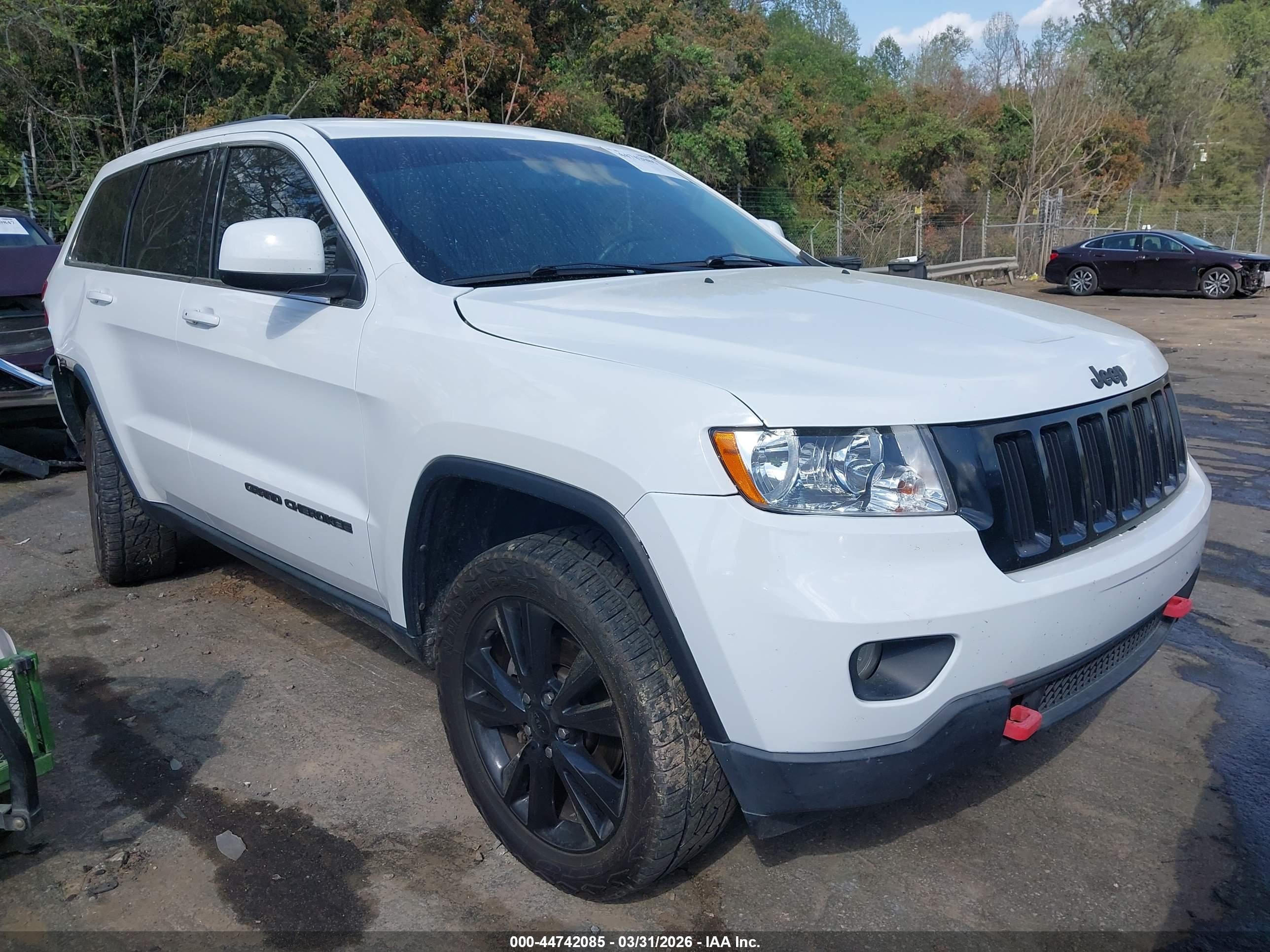 2013 Jeep Grand Cherokee Laredo, VIN 1C4RJFAG4DC599797 — Rear end