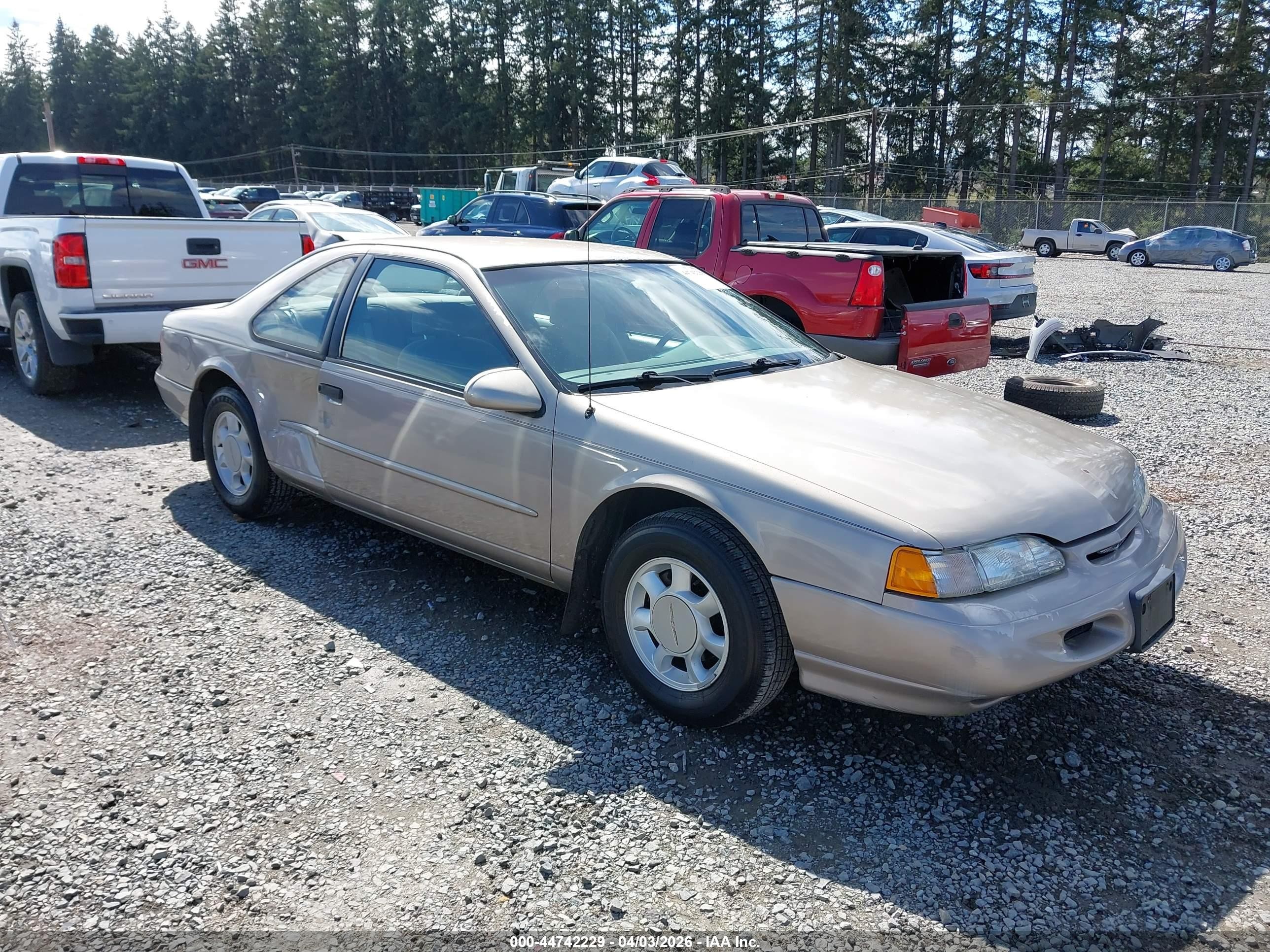 1994 Ford Thunderbird LX, VIN 1FALP6249RH191675 — Side