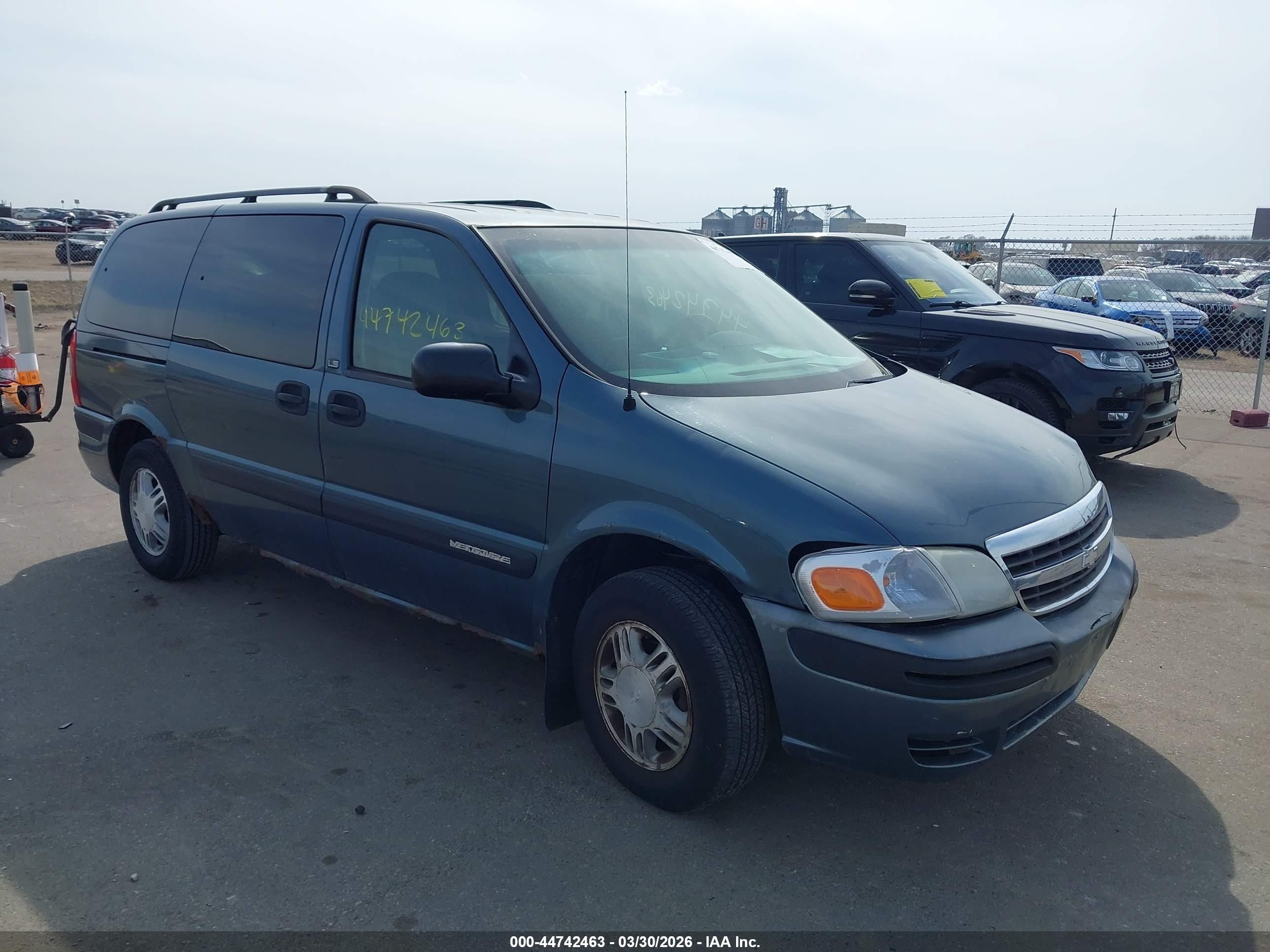 2005 Chevrolet Venture LS, VIN 1GNDV23E65D102948 — Front end
