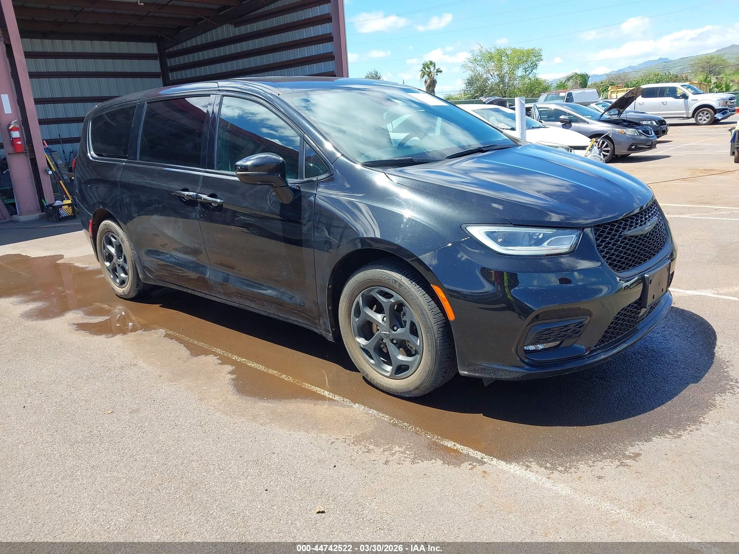 2022 Chrysler Pacifica Hybrid Touring L, VIN 2C4RC1L7XNR214231 — Water / flood