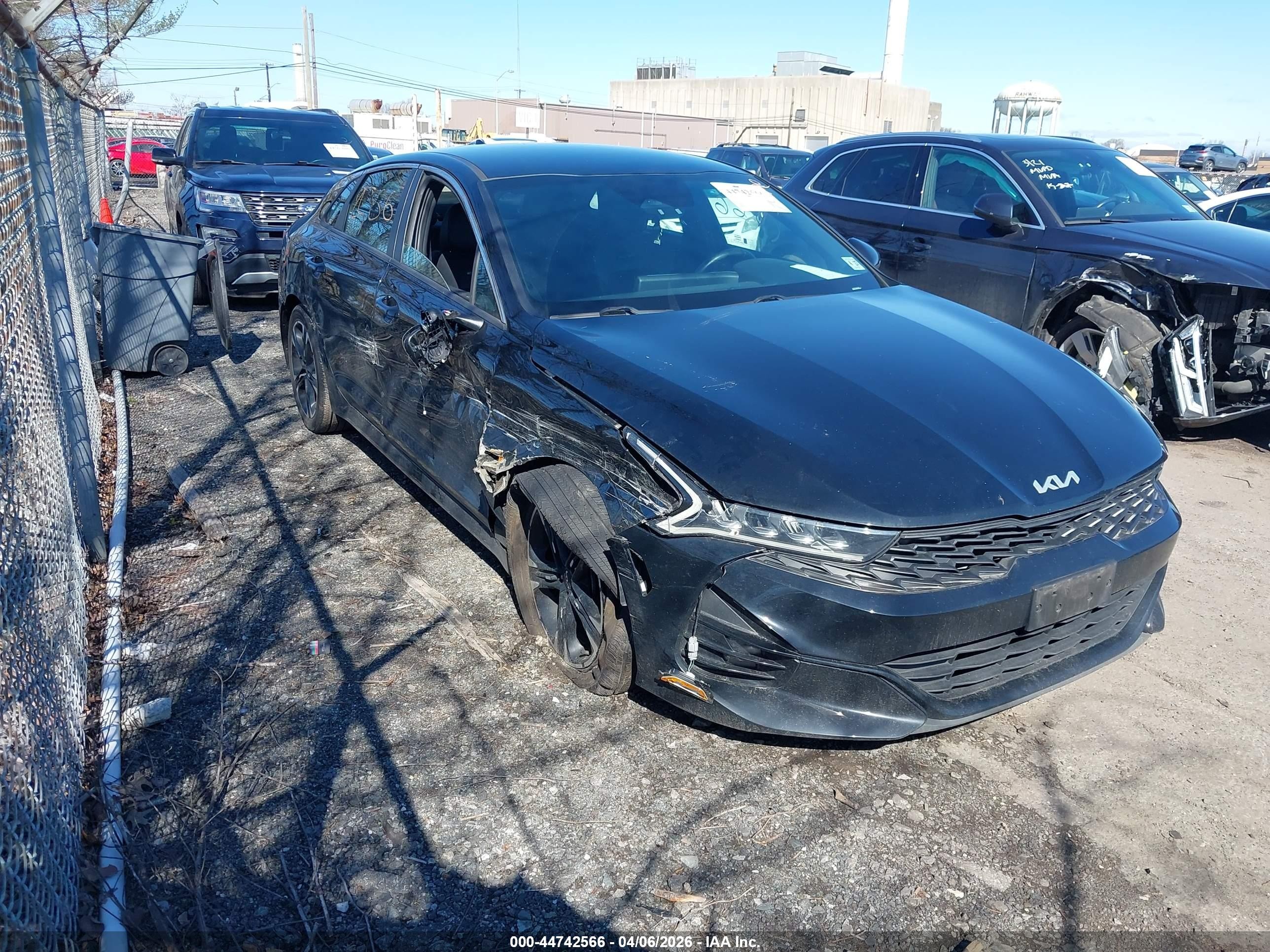 2022 Kia K5 GT-Line, VIN 5XXG64J20NG148885 — Side