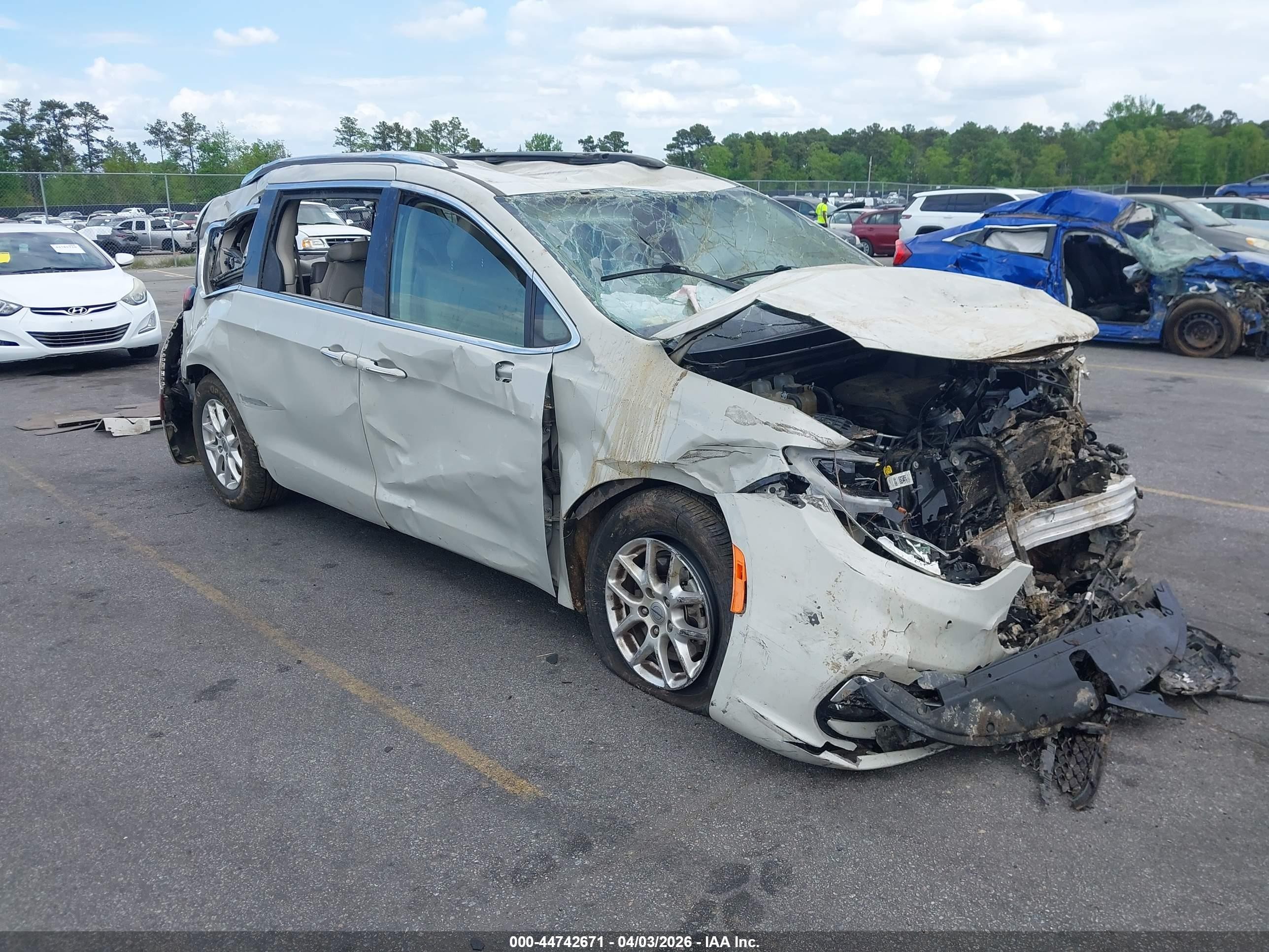 2021 Chrysler Pacifica Touring L, VIN 2C4RC1BG0MR590954 — Опрокидывание