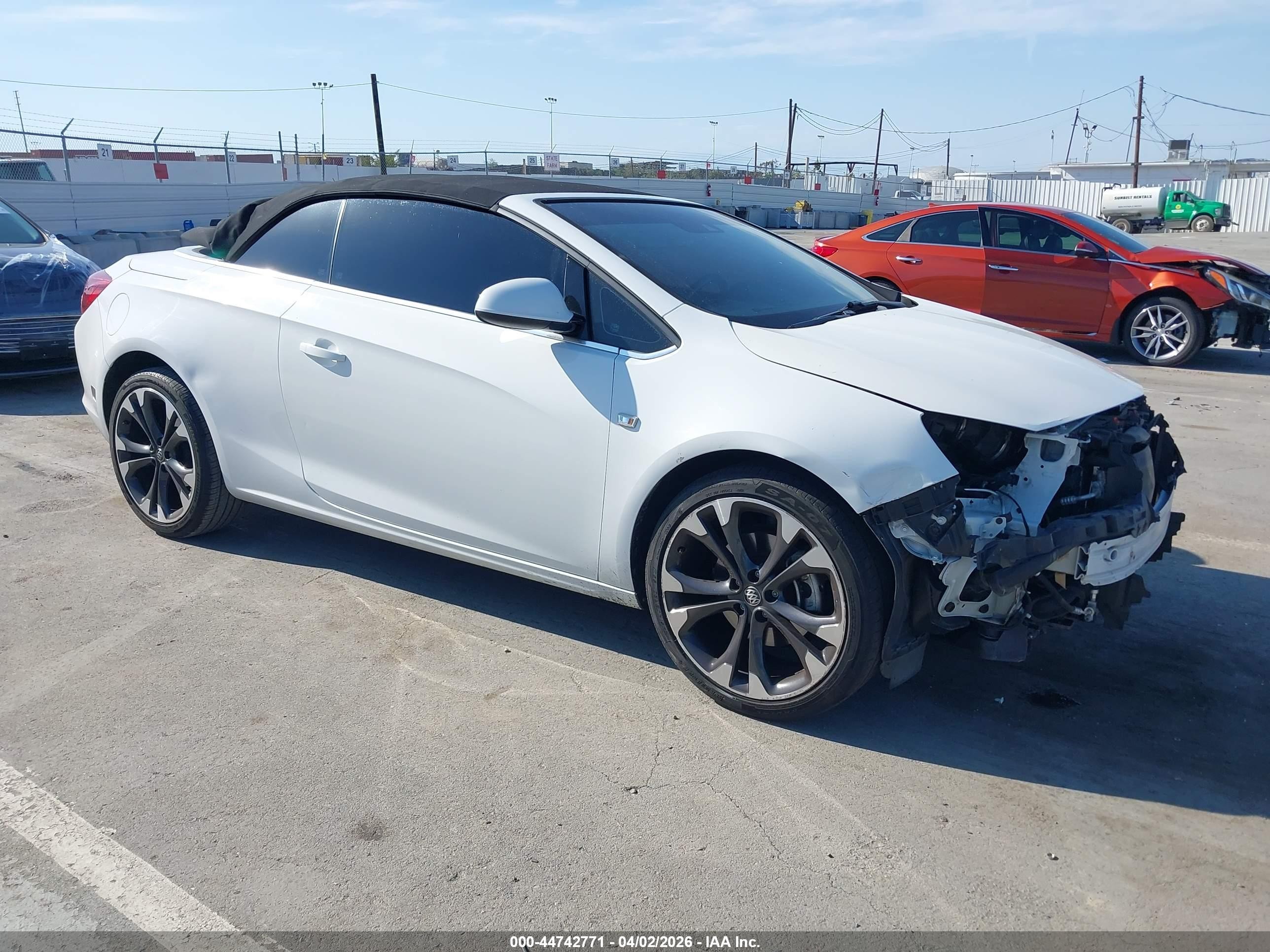 2019 Buick Cascada Premium, VIN W04WH3N59KG349896 — Front end