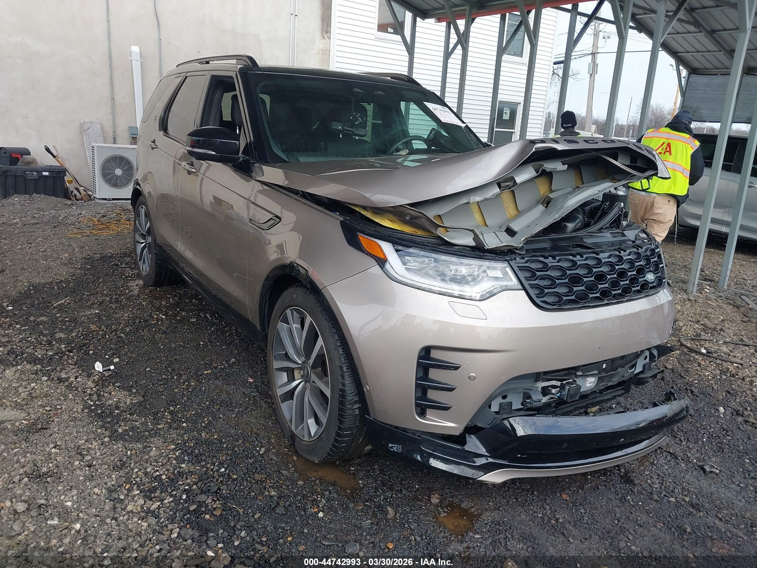 2024 Land Rover Discovery, VIN SALRL2EX6R2491992 — Front end