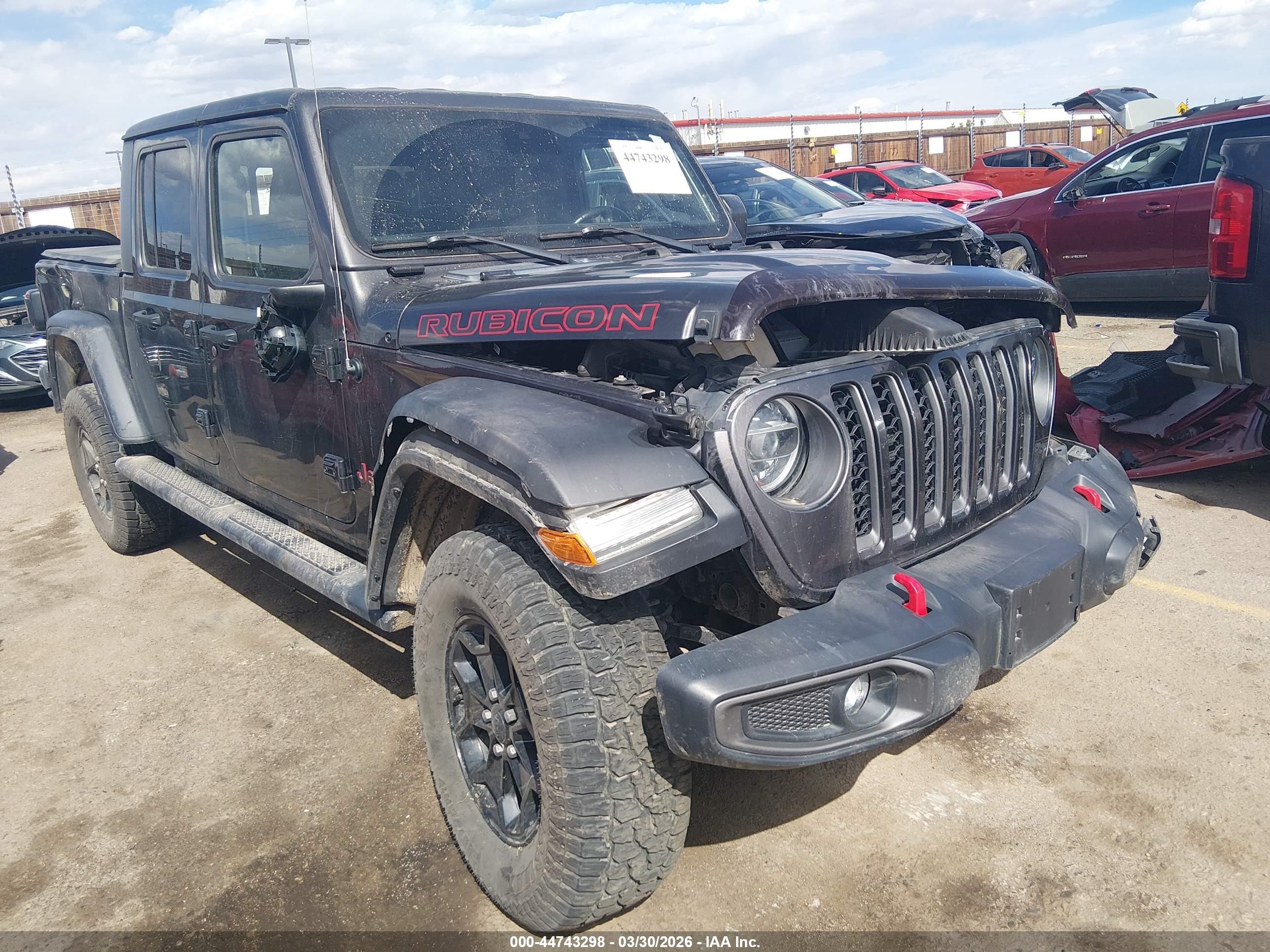 2020 Jeep Gladiator Rubicon, VIN 1C6JJTBG3LL136176 — Front end