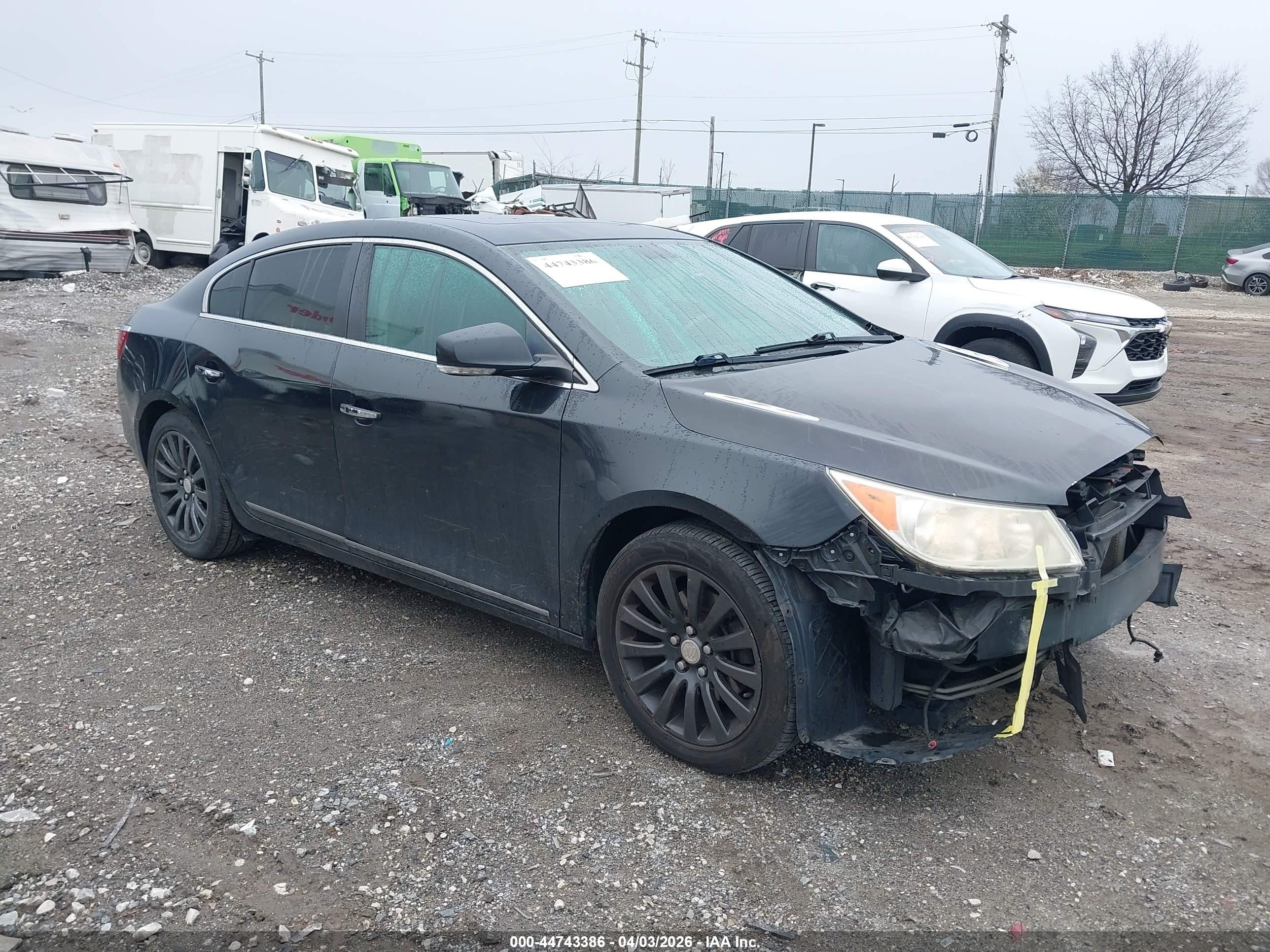 2010 Buick LaCrosse CXS, VIN 1G4GE5EV9AF135795 — Front end