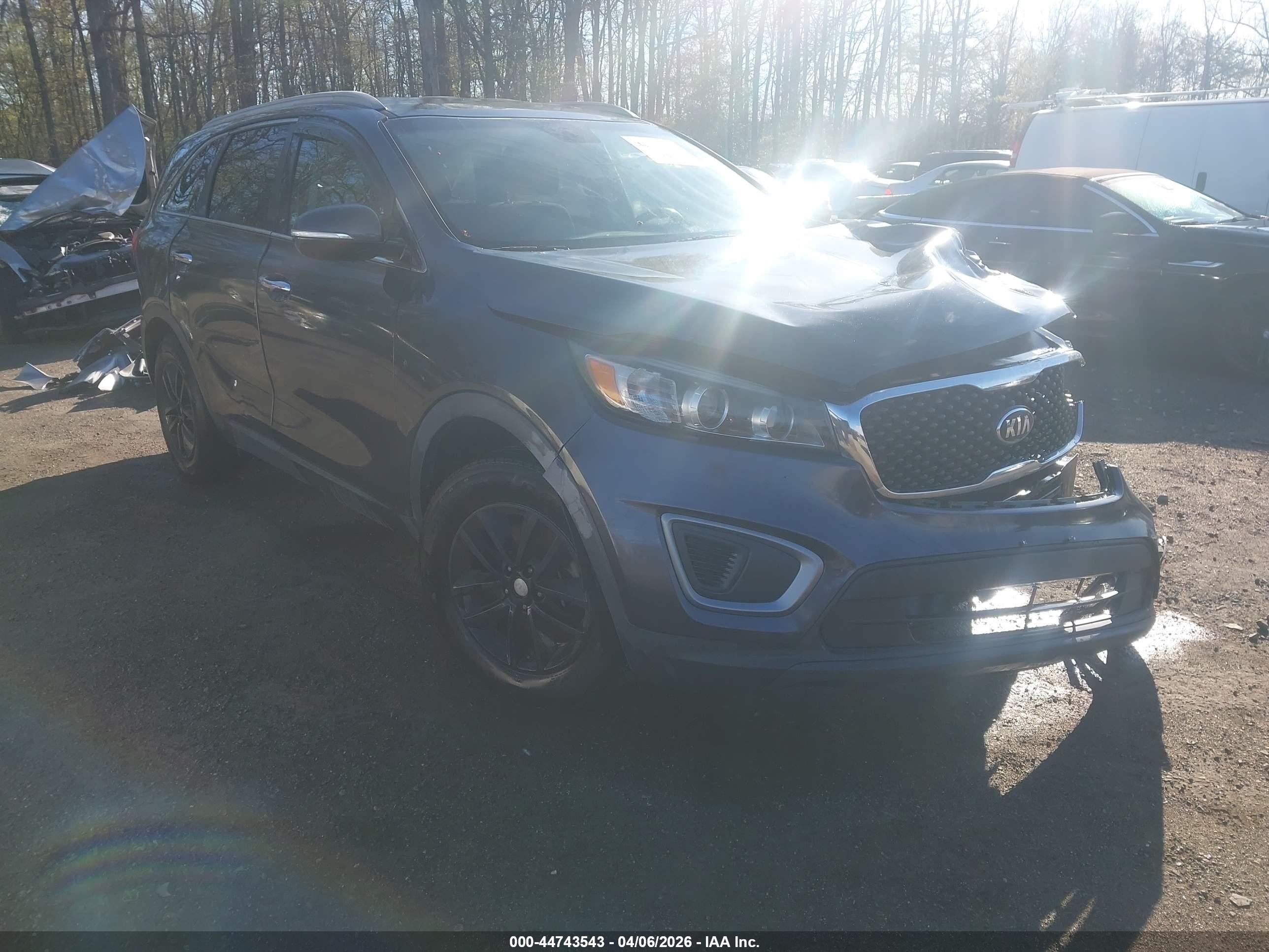 2017 Kia Sorento LX, VIN 5XYPG4A38HG220521 — Перед
