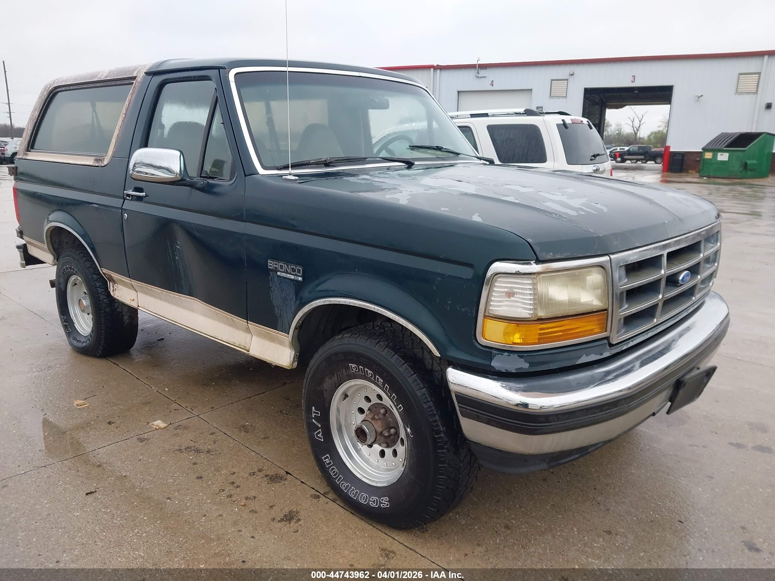 1993 Ford Bronco Custom, VIN 1FMEU15HXPLB09391 — Side