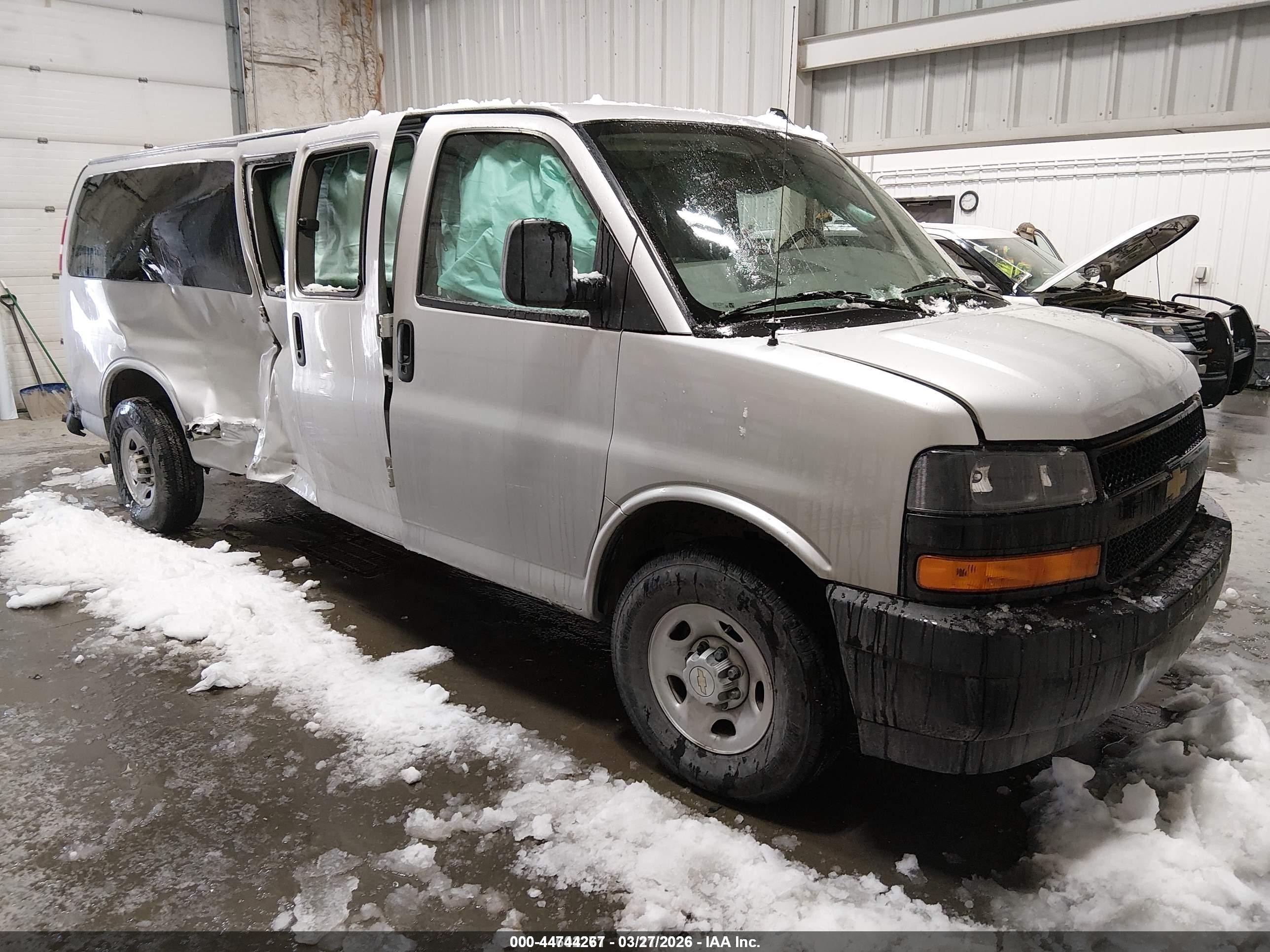2023 Chevrolet Express Passenger LS, VIN 1GAZGNFP4P1105982 — Auction photo