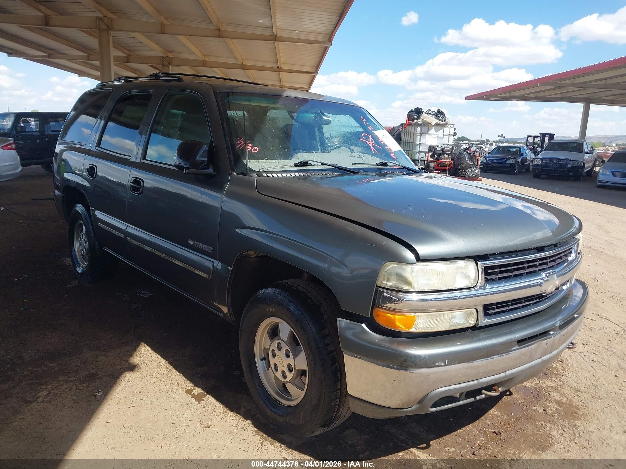 2000 Chevrolet Tahoe LS, VIN 1GNEK13T8YJ194060 — Normal wear