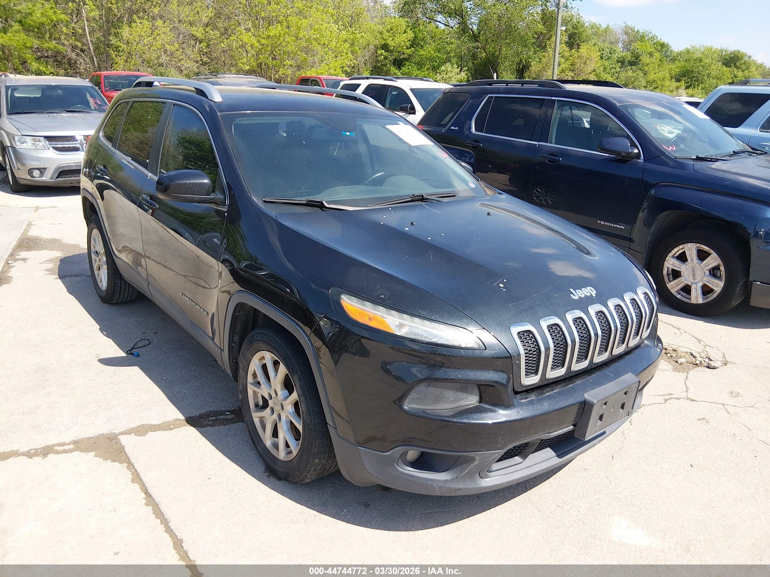 2016 Jeep Cherokee Latitude, VIN 1C4PJLCS4GW173330 — Normal wear