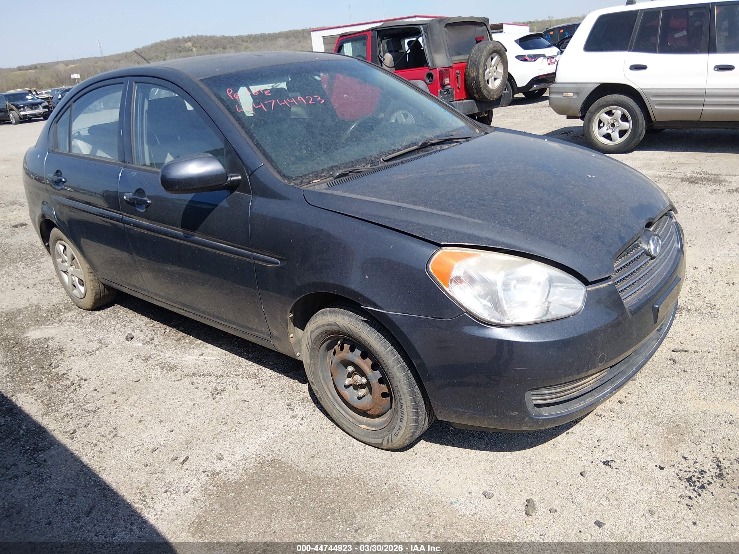 2011 Hyundai Accent GLS, VIN KMHCN4AC6BU607977 — Бок