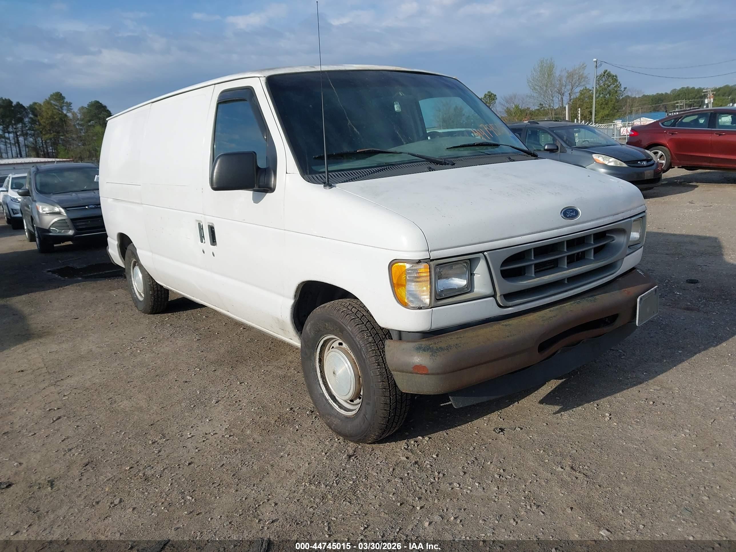 2002 Ford Econoline Cargo, VIN 1FTRE14262HA89927 — Front end