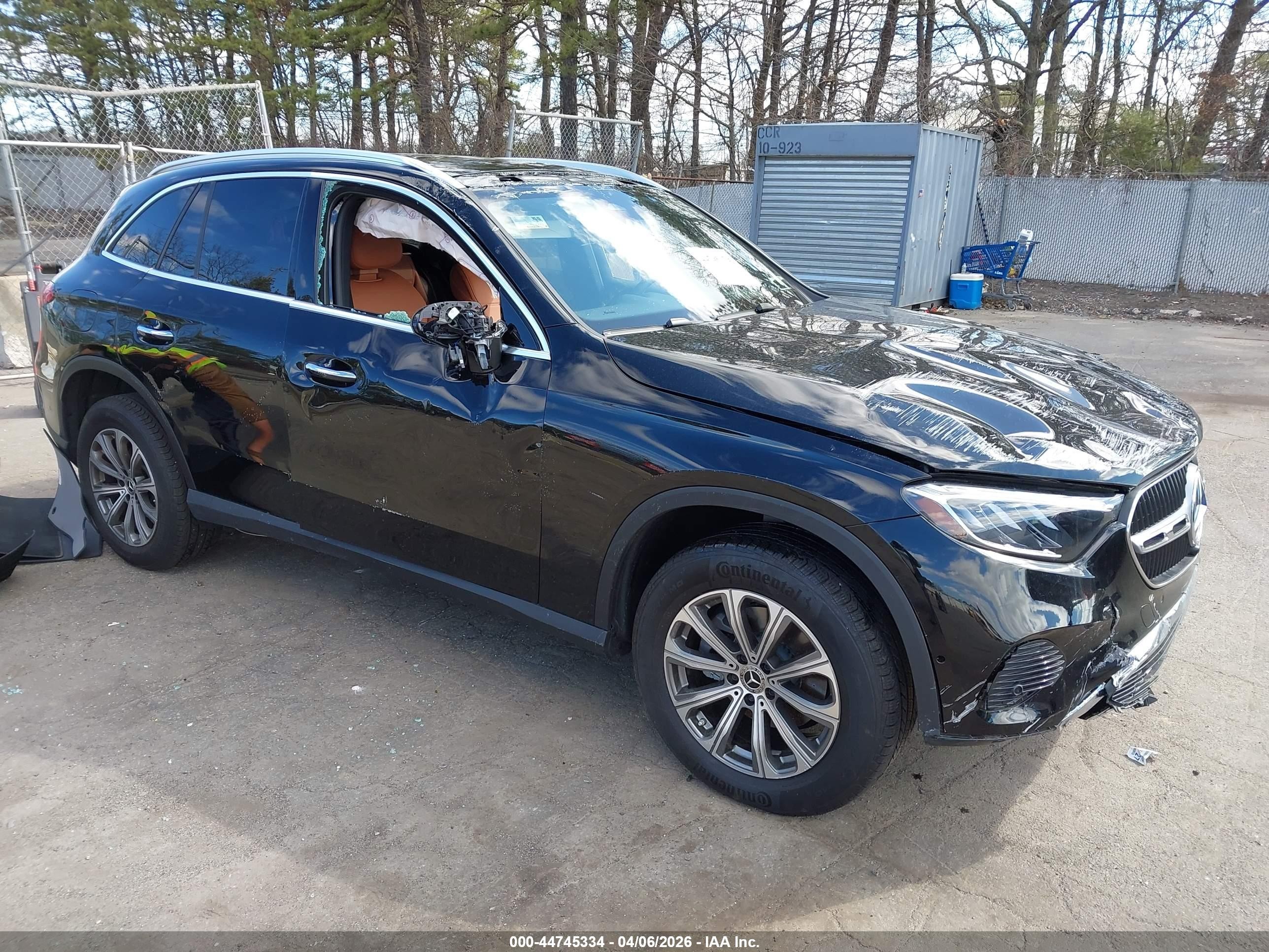 2025 Mercedes-Benz GLC 300, VIN W1NKM4HB5SF389155 — Front end
