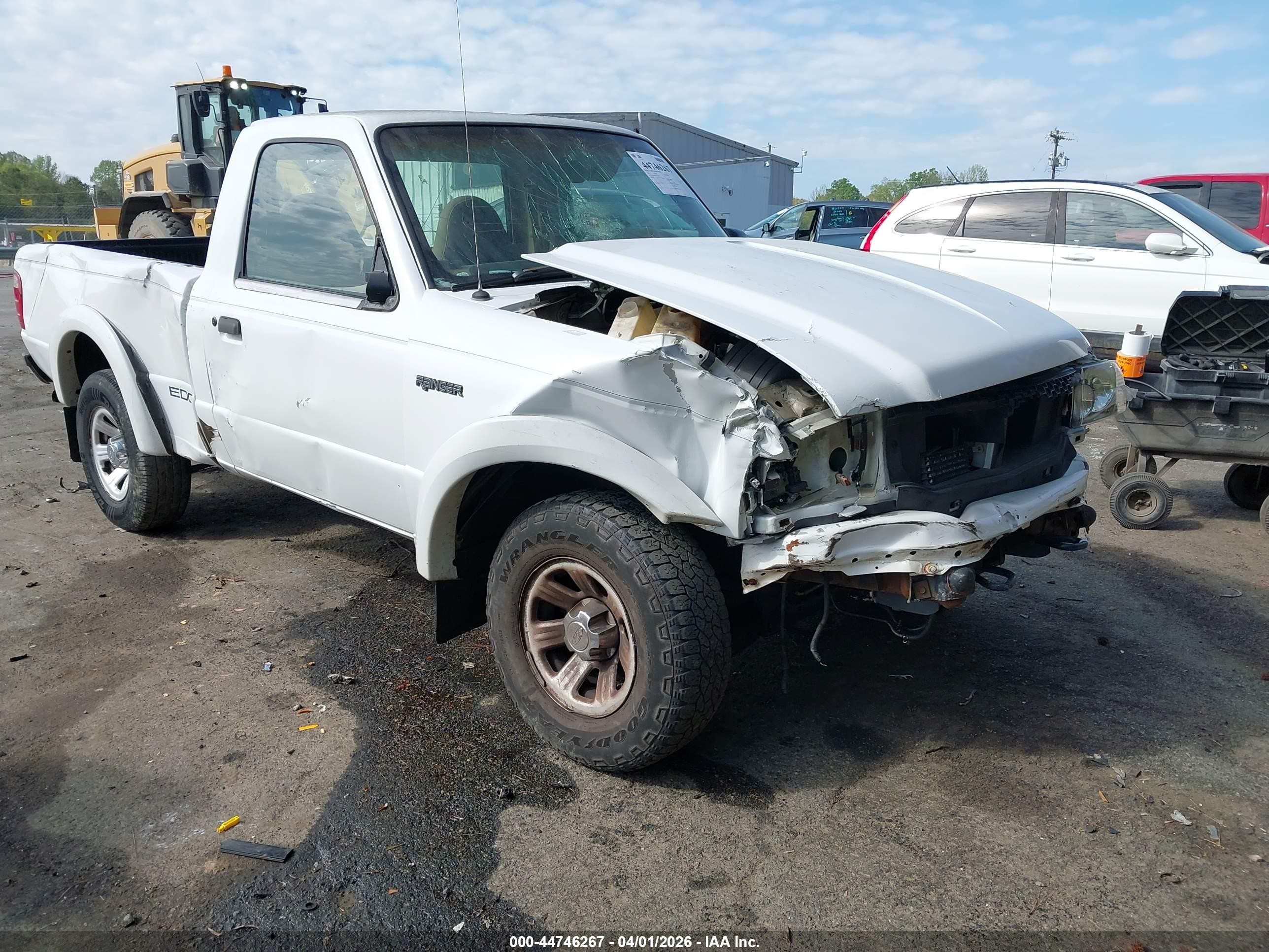 2001 Ford Ranger XL, VIN 1FTYR10U81TA54793 — Front end