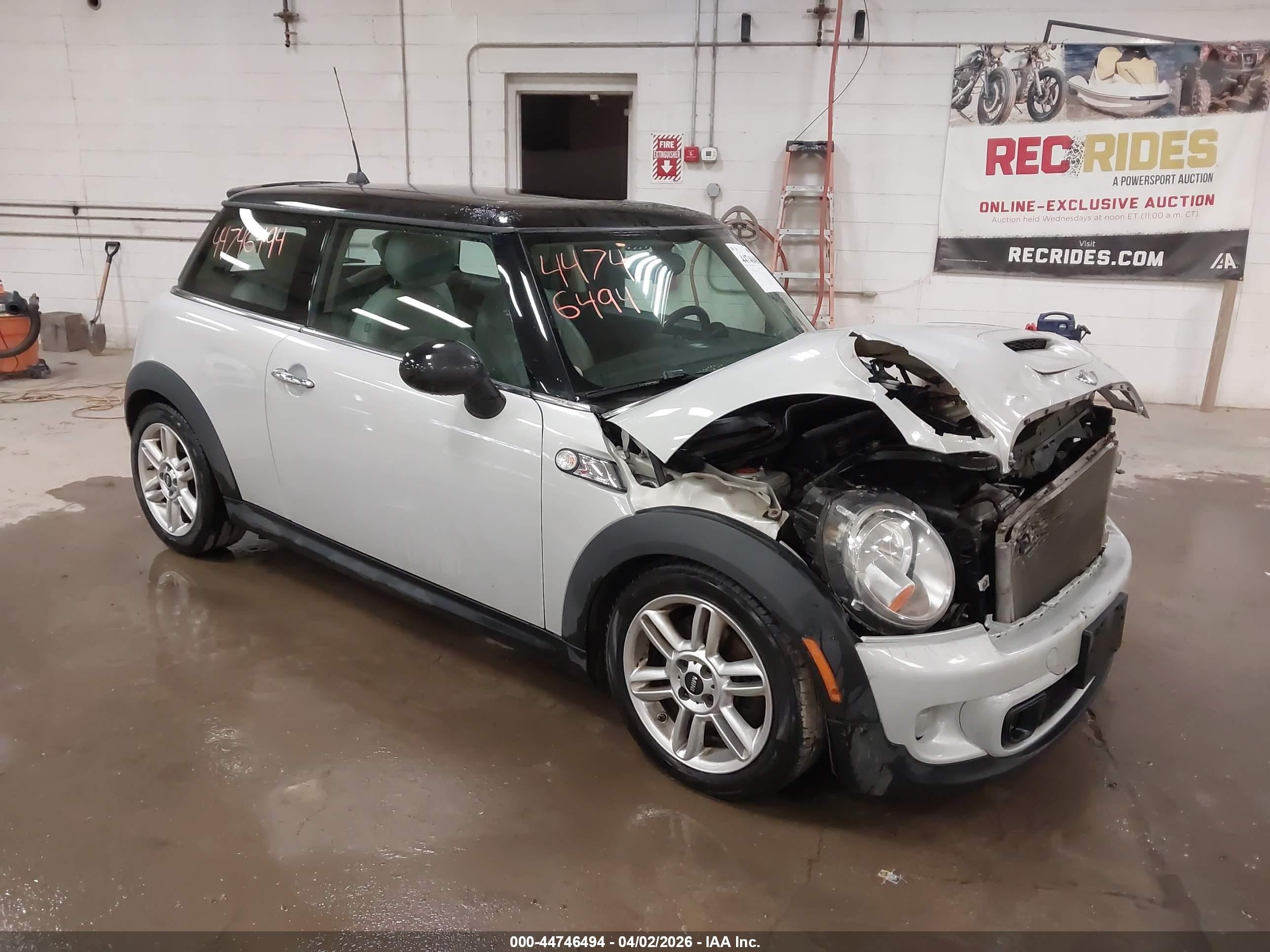2012 MINI Hardtop S, VIN WMWSV3C53CTY18938 — Перед