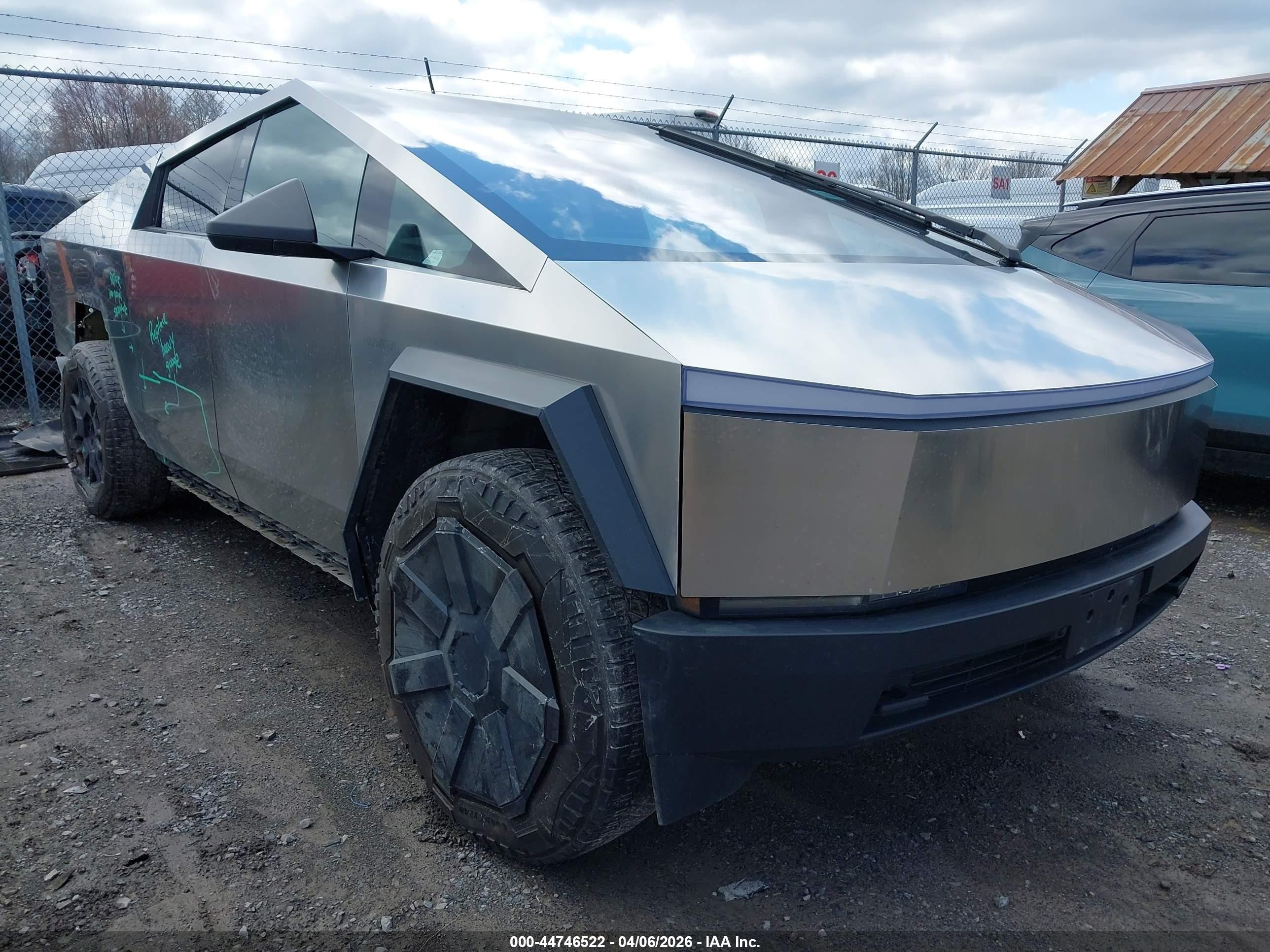 2024 Tesla Cybertruck, VIN 7G2CEHED1RA023594 — Side