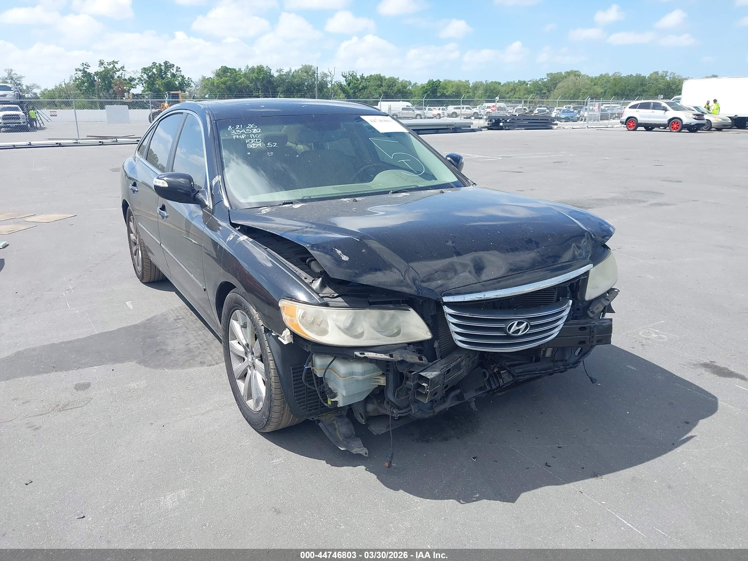 2010 Hyundai Azera Limited, VIN KMHFC4DF7AA461131 — Перед