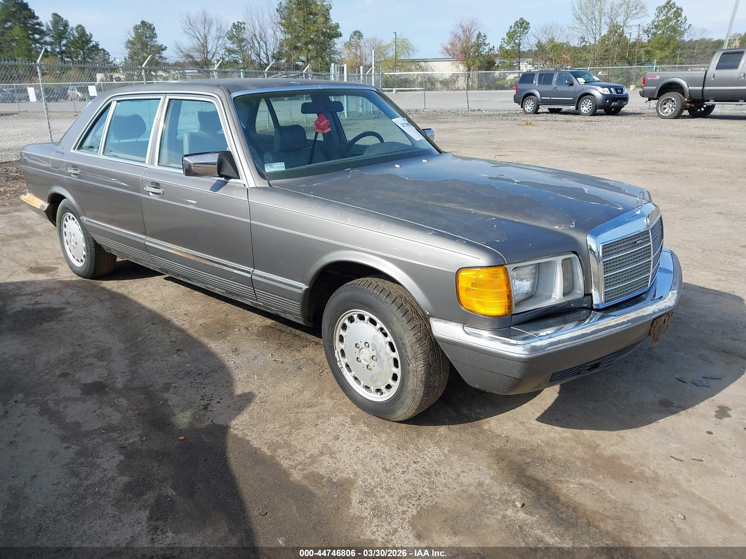 1985 Mercedes-Benz 500 SEL, VIN WDBCA37DXFA175622 — Front end