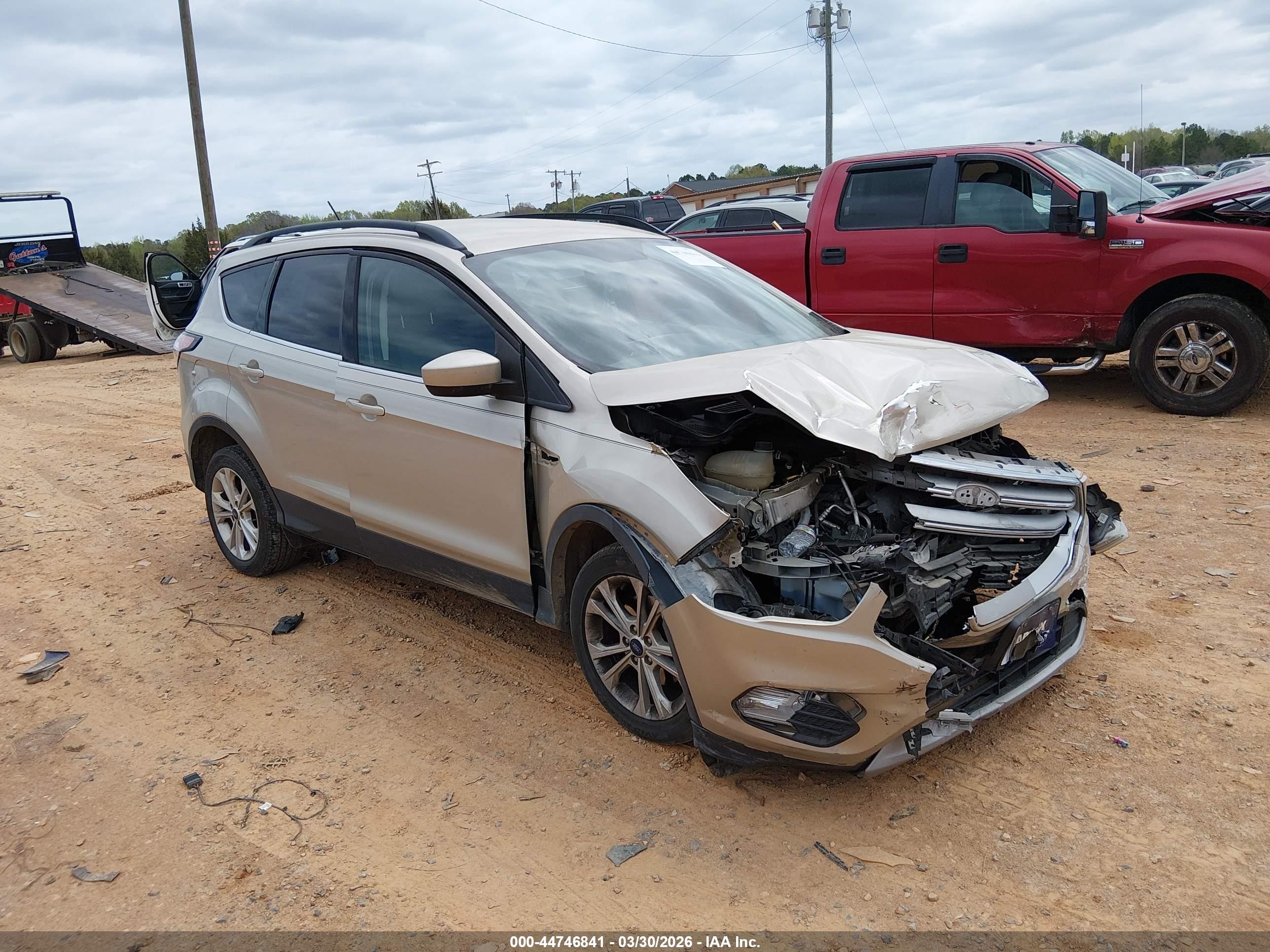 2018 Ford Escape SE, VIN 1FMCU0GD2JUC16576 — Front end