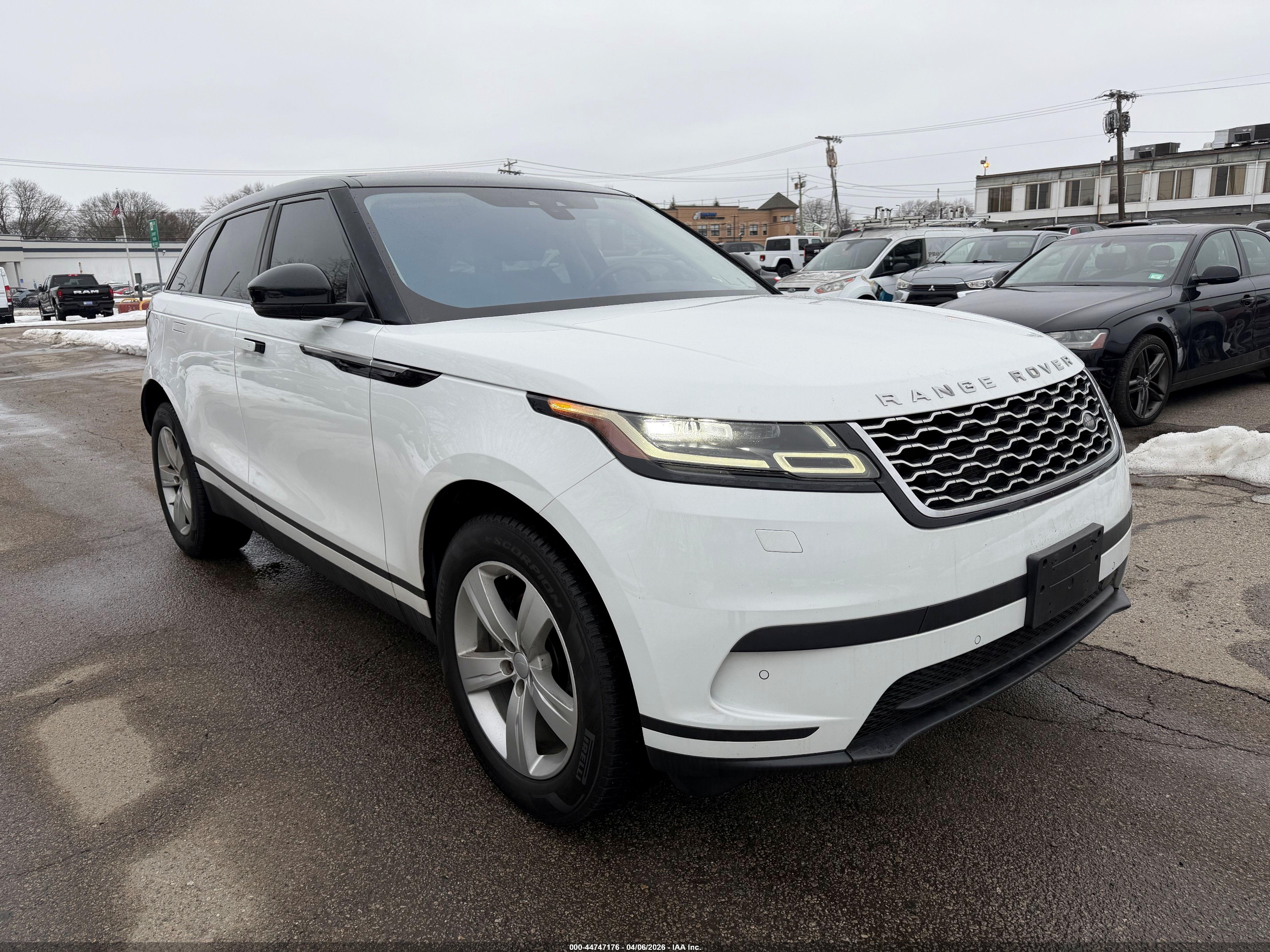 2019 Land Rover Range Rover Velar S, VIN SALYB2EX1KA781941 — Фото с аукциона