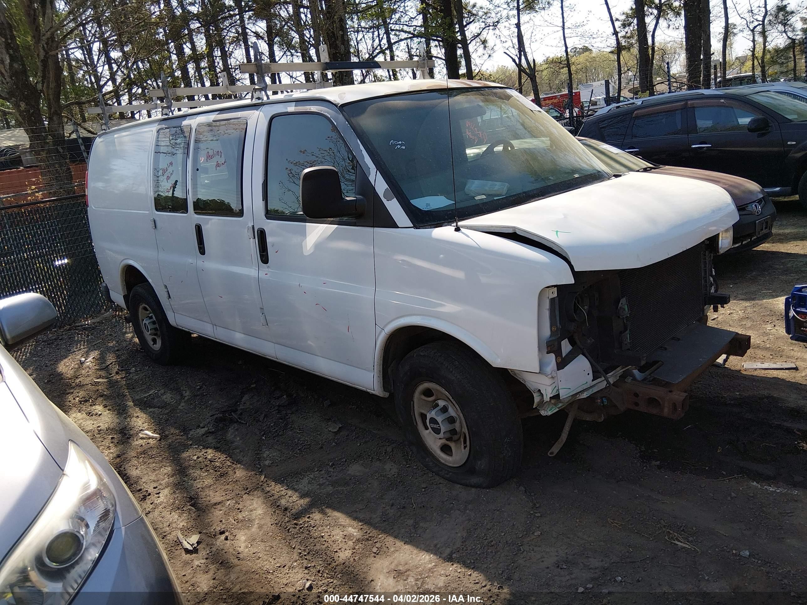 2008 GMC Savana Cargo, VIN 1GTHG35K081193427 — Front end