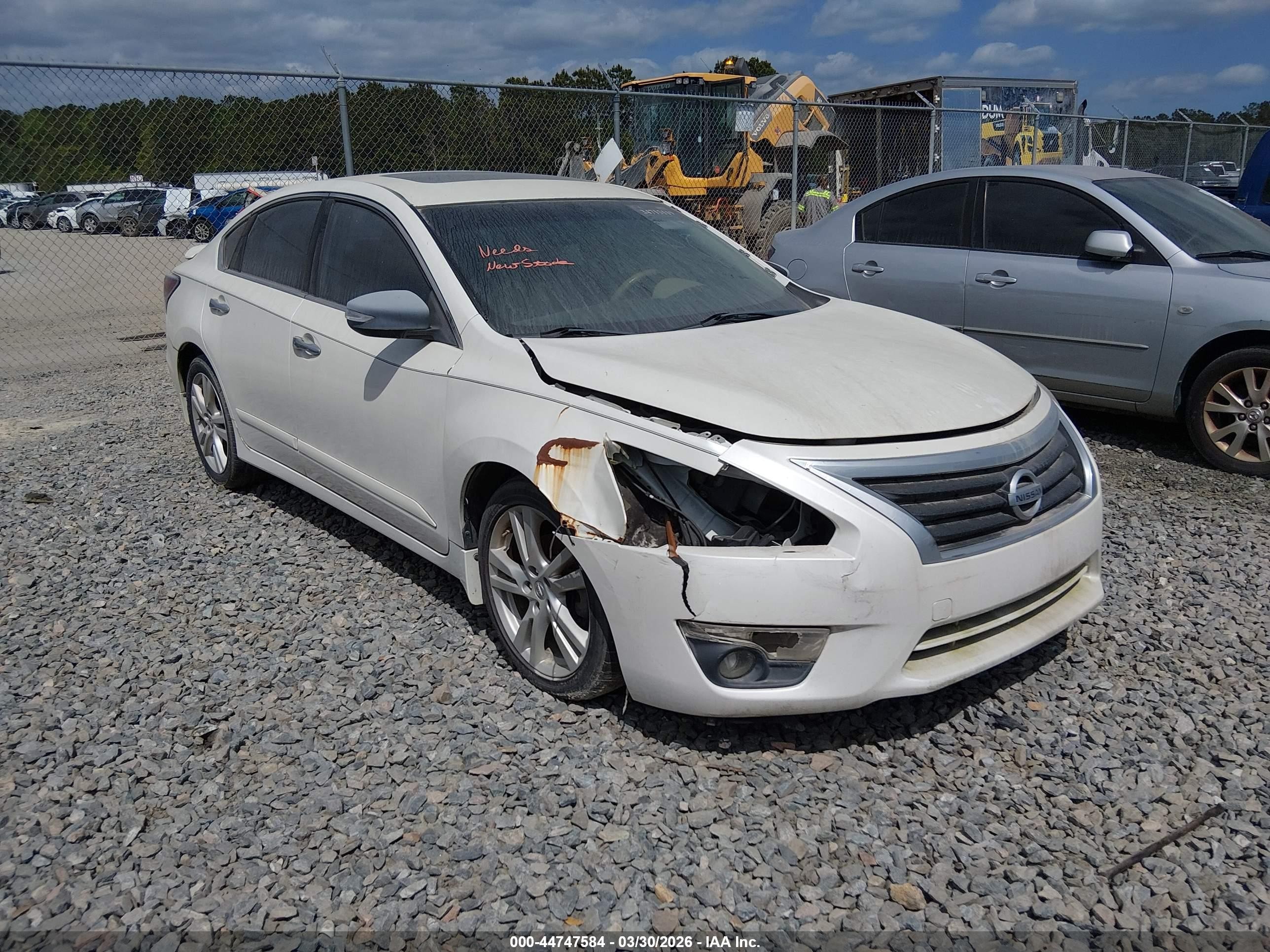 2021 Nissan Altima SV, VIN 1N4BL4DV9MN374666 — Front end