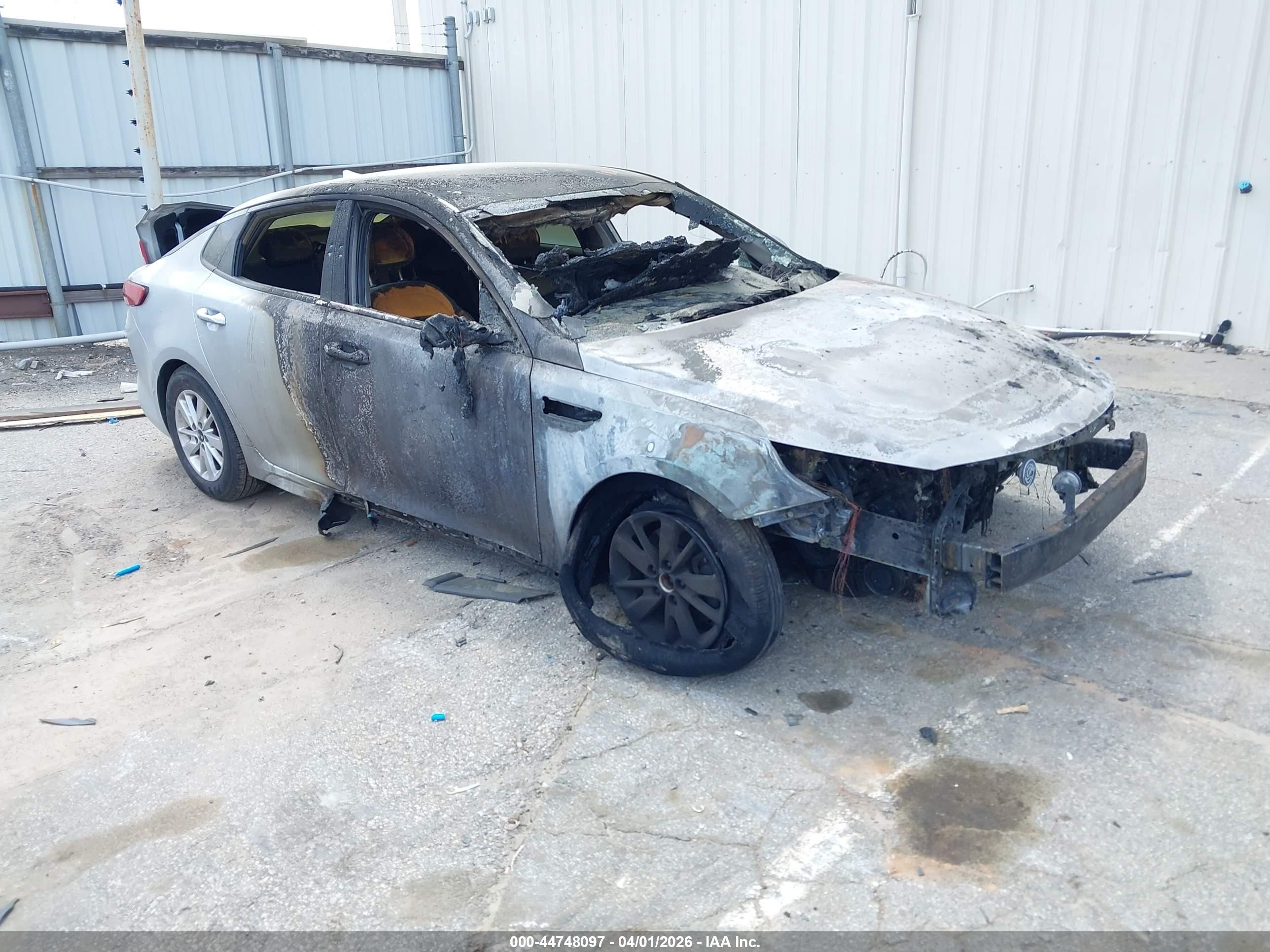 2018 Kia Optima S, VIN 5XXGT4L30JG182415 — Пожар в салоне