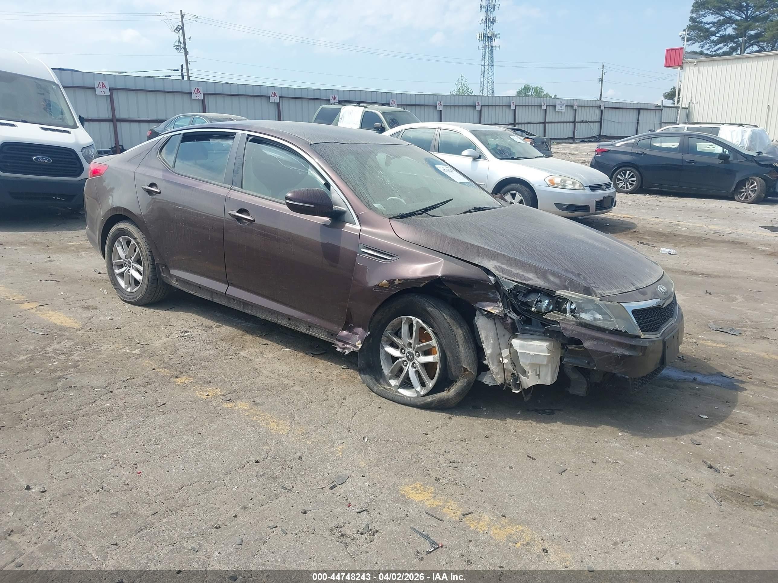 2011 Kia Optima LX, VIN KNAGM4A71B5116235 — Front end