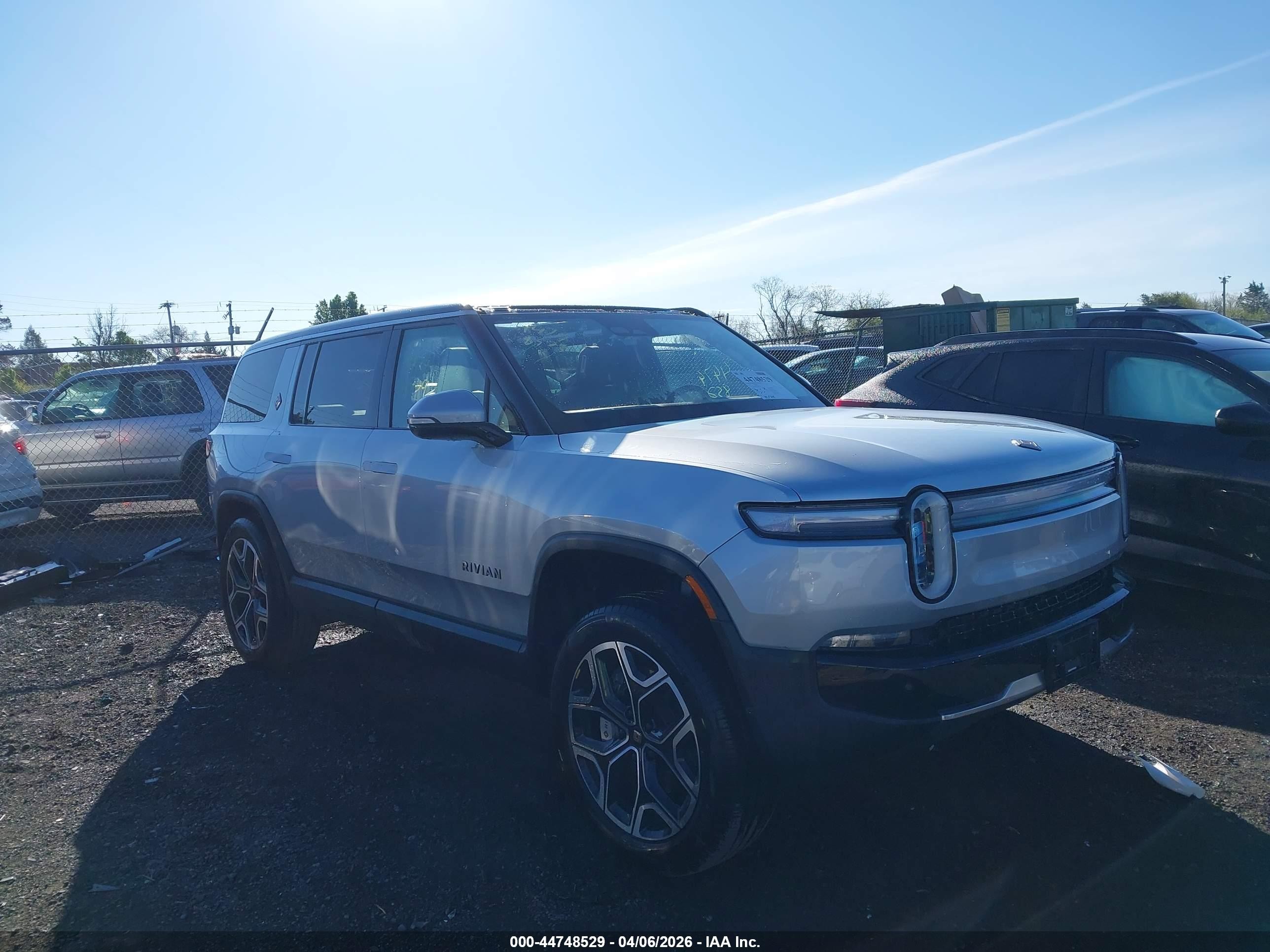 2025 Rivian R1S Adventure, VIN 7PDSGBBA9SN050092 — Roof