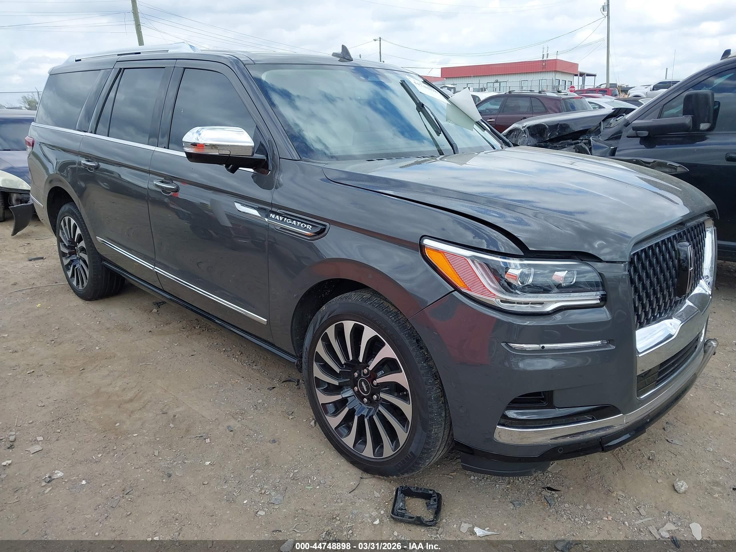 2022 Lincoln Navigator Black Label, VIN 5LMJJ3TT1NEL15188 — Front end