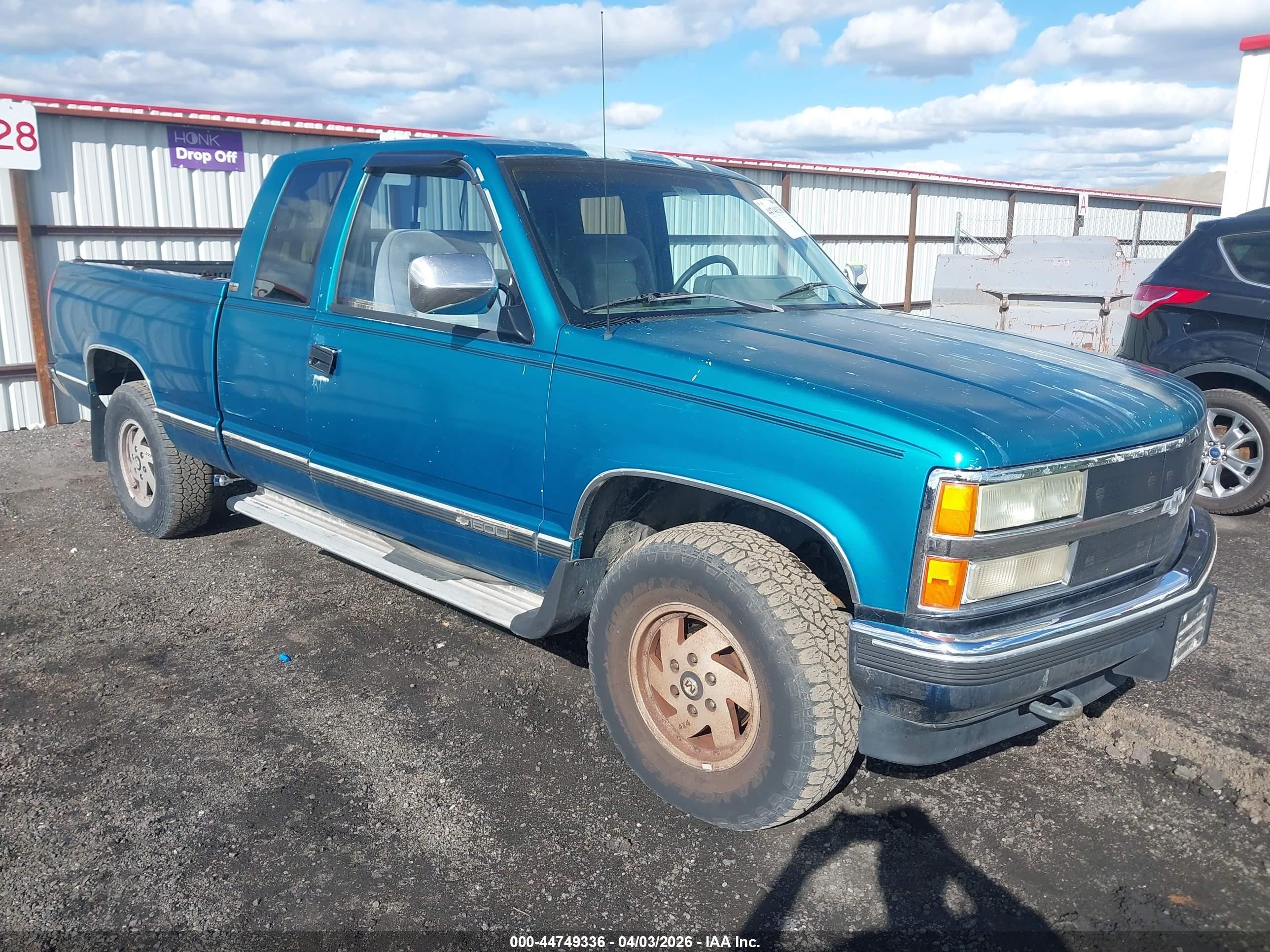 1992 Chevrolet K1500, VIN 2GBEK19K9N1247611 — Side