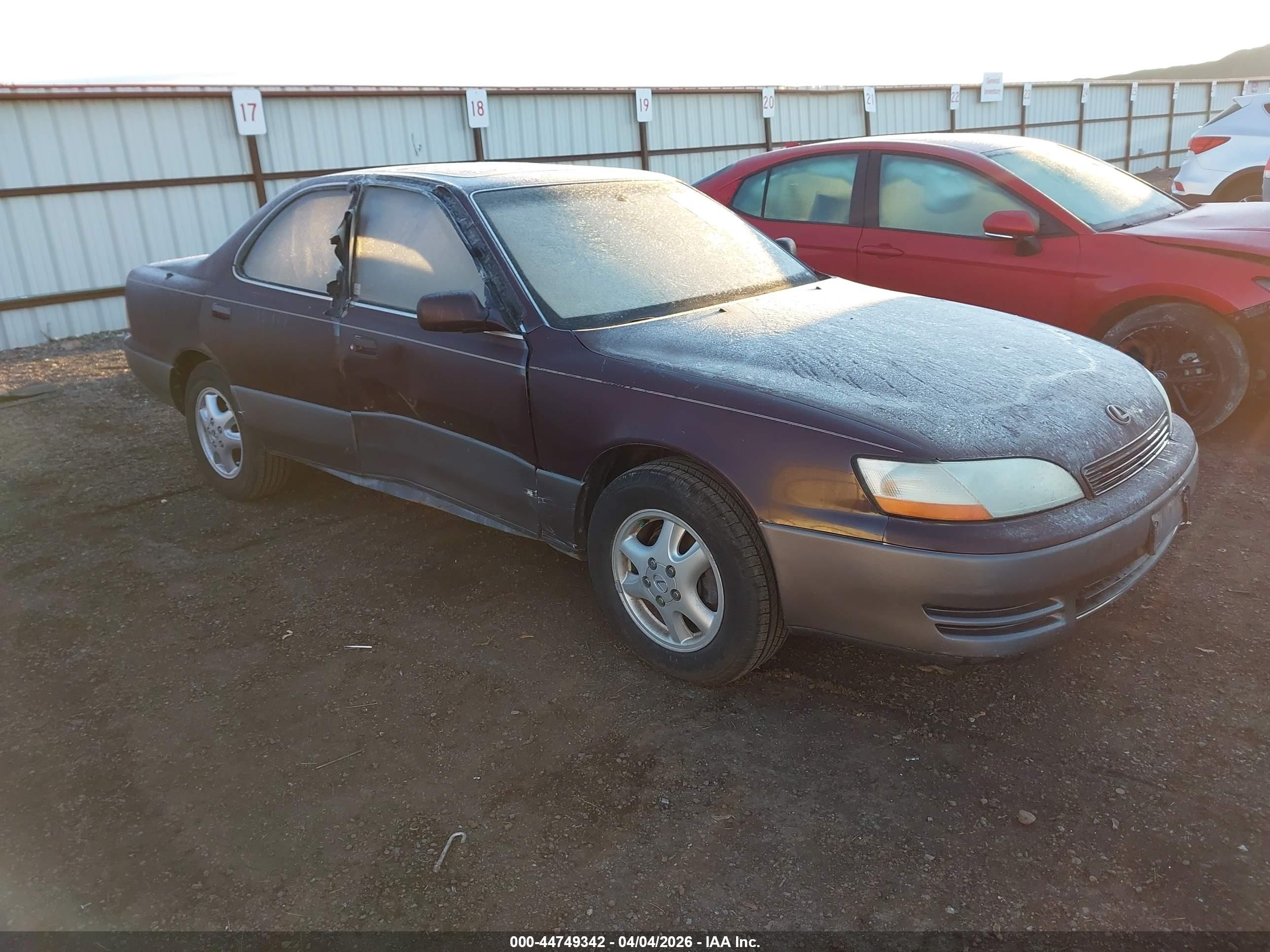 1994 Lexus ES 300, VIN JT8GK13T1R0049918 — Side