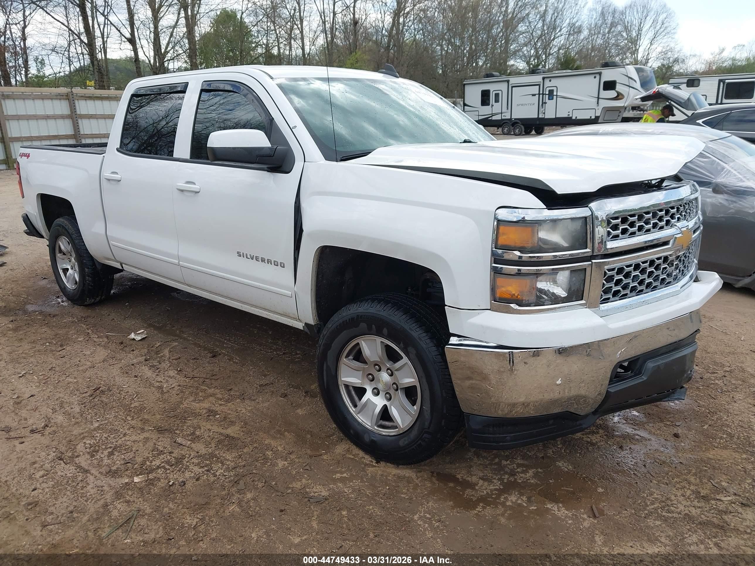 2015 Chevrolet Silverado 1500 LT, VIN 3GCUKREH4FG319274 — Front end