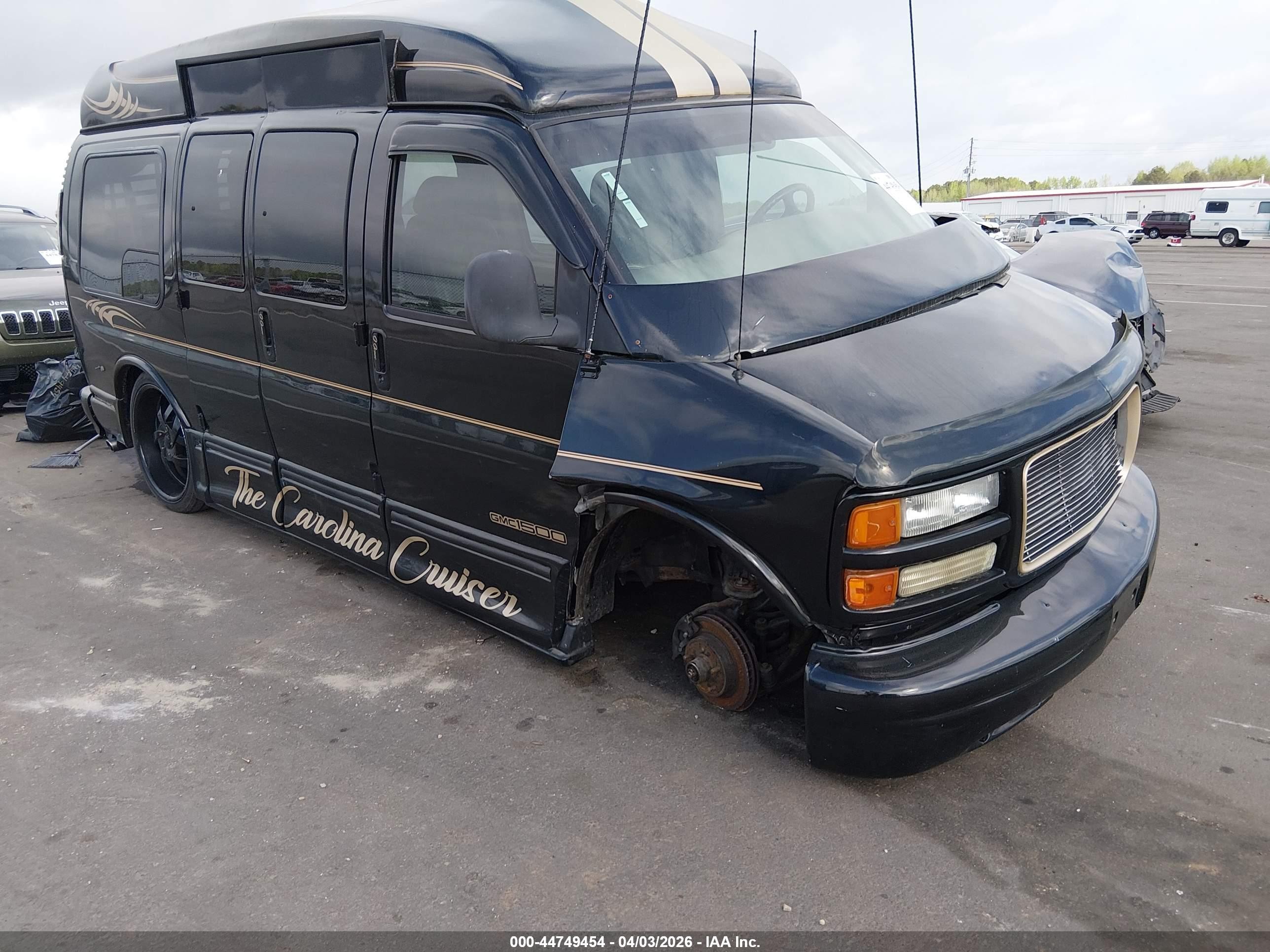 2001 GMC Savana Cargo YF7 Upfitter, VIN 1GDFG15R311183856 — Front end