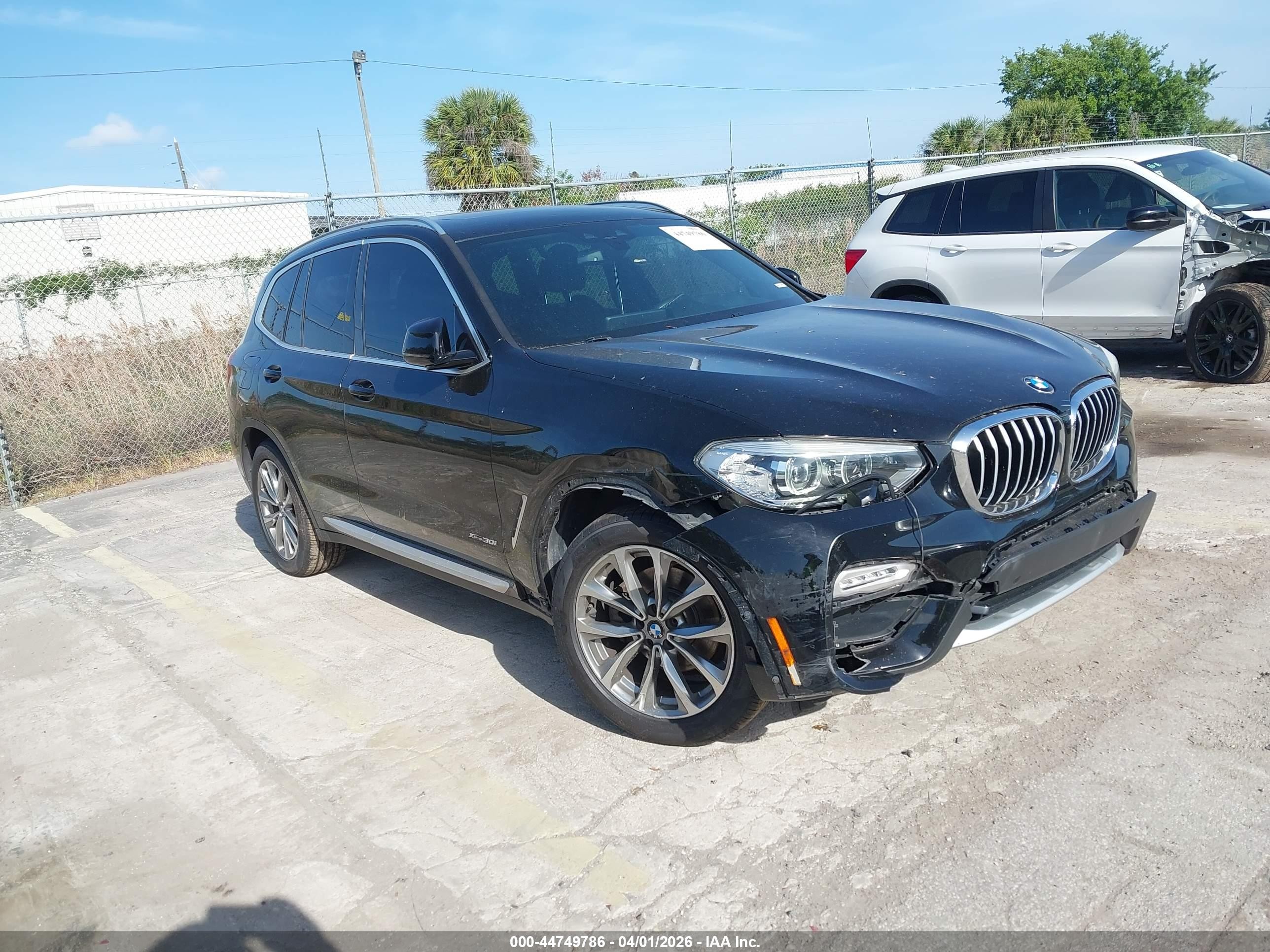 2018 BMW X3 xDrive30i, VIN 5UXTR9C57JLC76269 — Перед