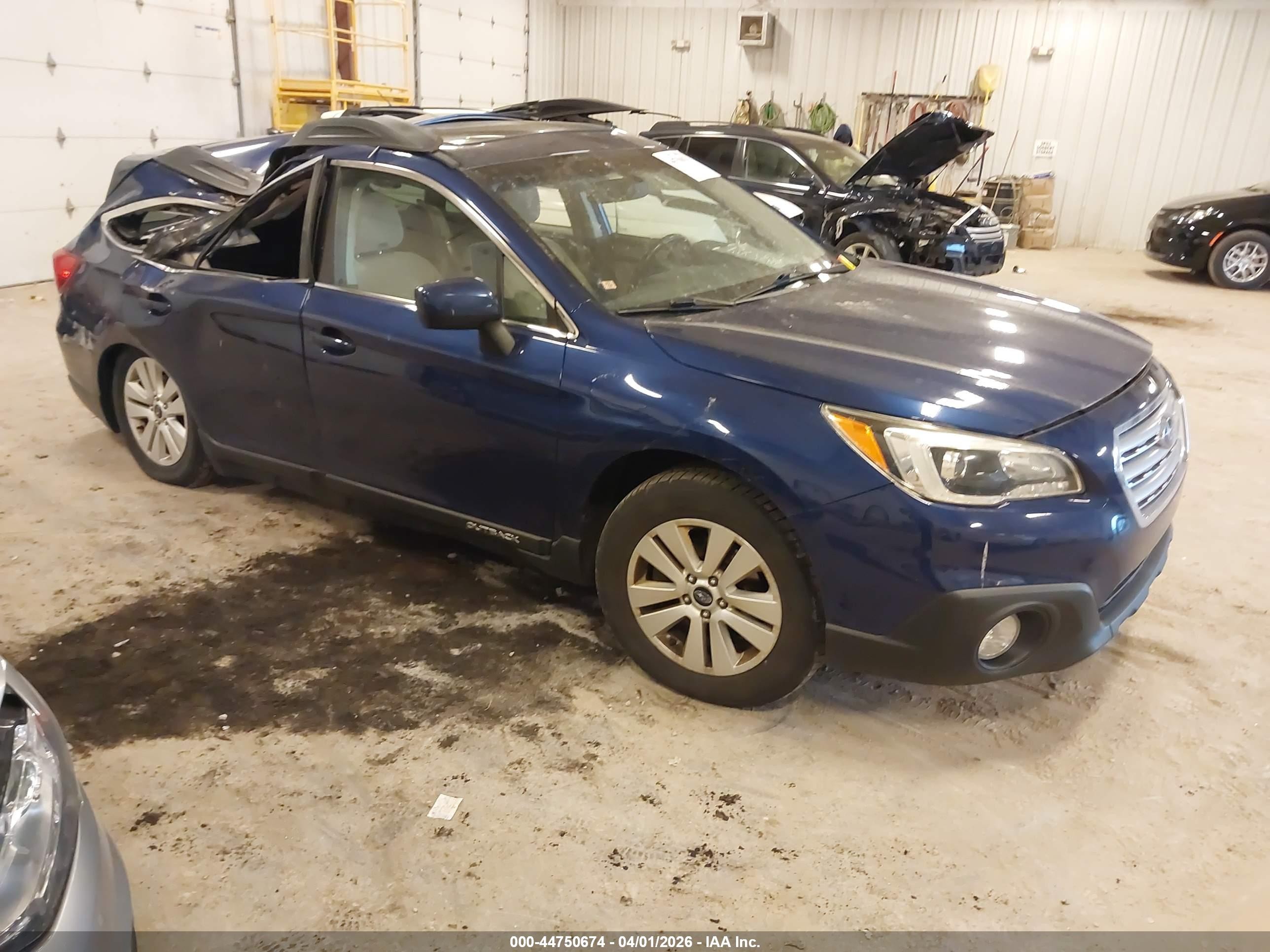 2015 Subaru Outback Premium, VIN 4S4BSBDC5F3277877 — Storm