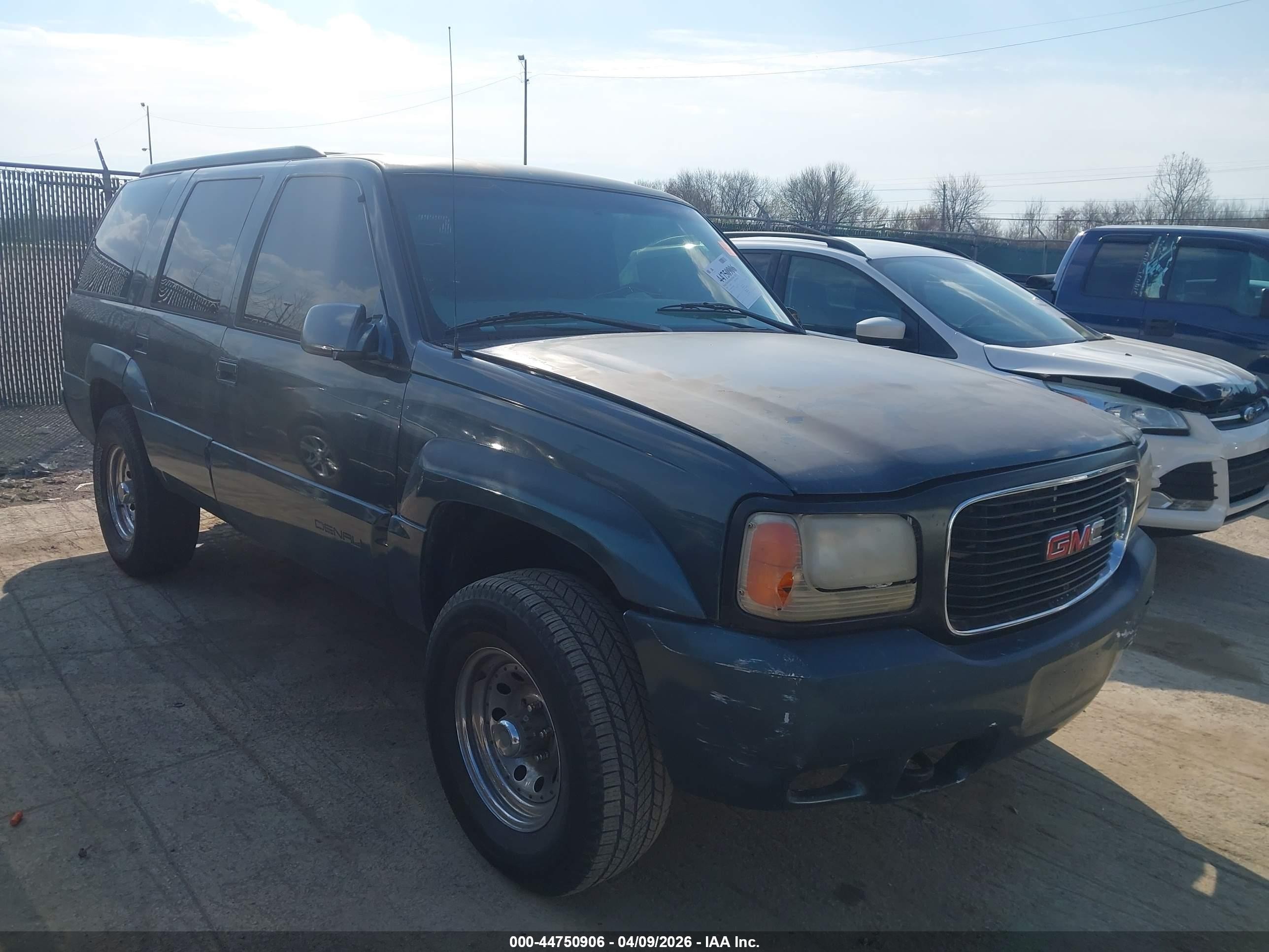 1999 GMC Denali, VIN 1GKEK13R7XR912960 — Front end