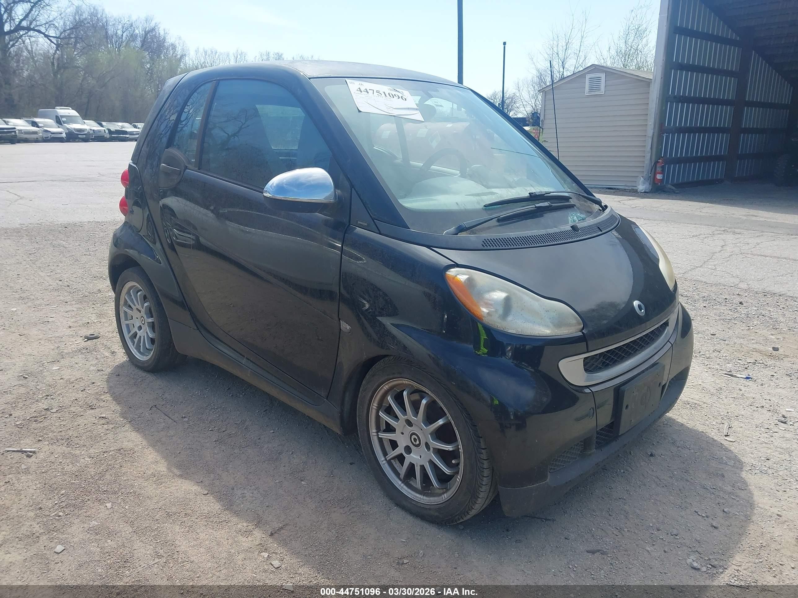 2011 Smart fortwo Pure, VIN WMEEJ3BA2BK432298 — Front end