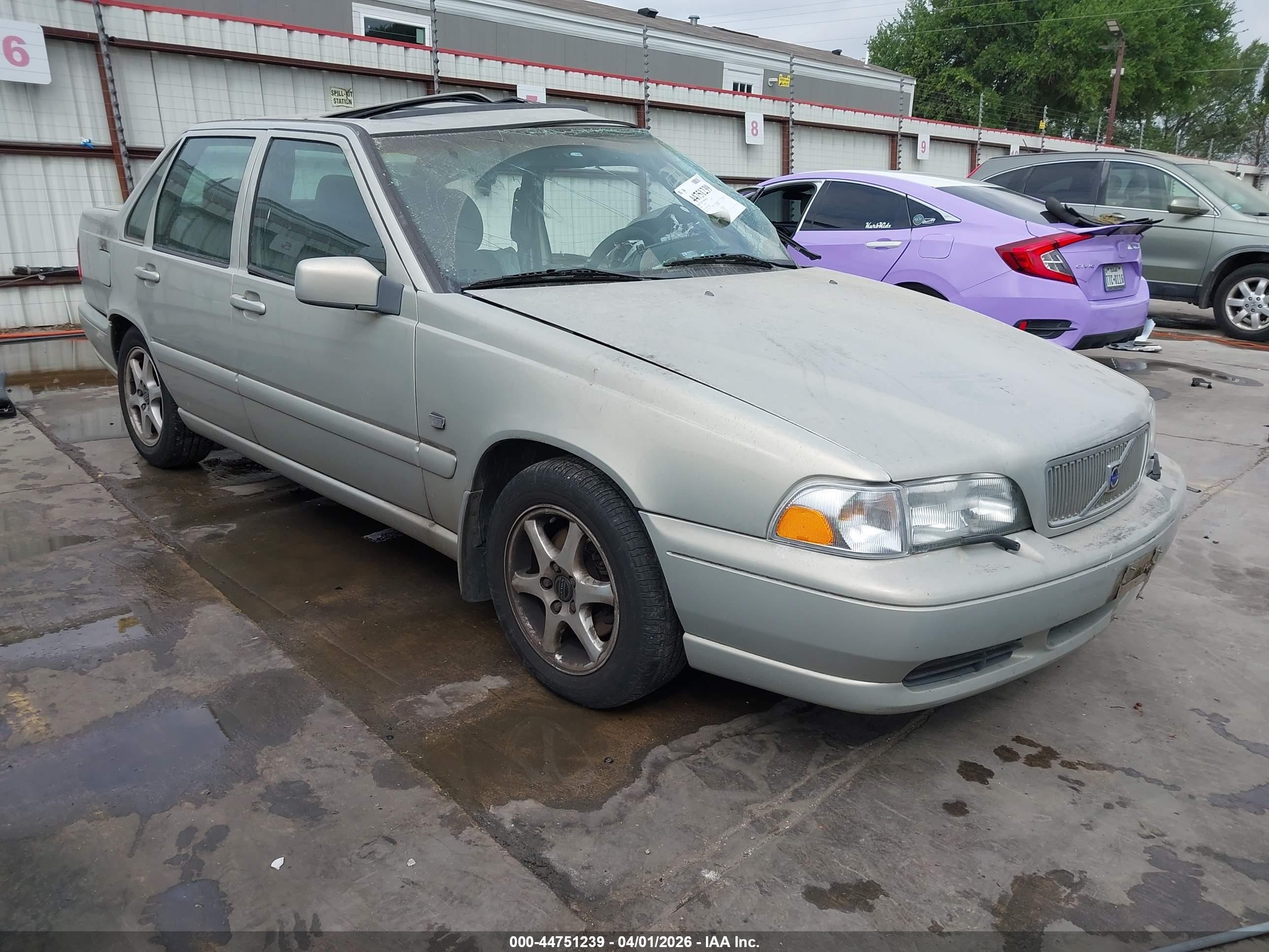 2000 Volvo S70, VIN YV1LS61J1Y2633568 — Бок