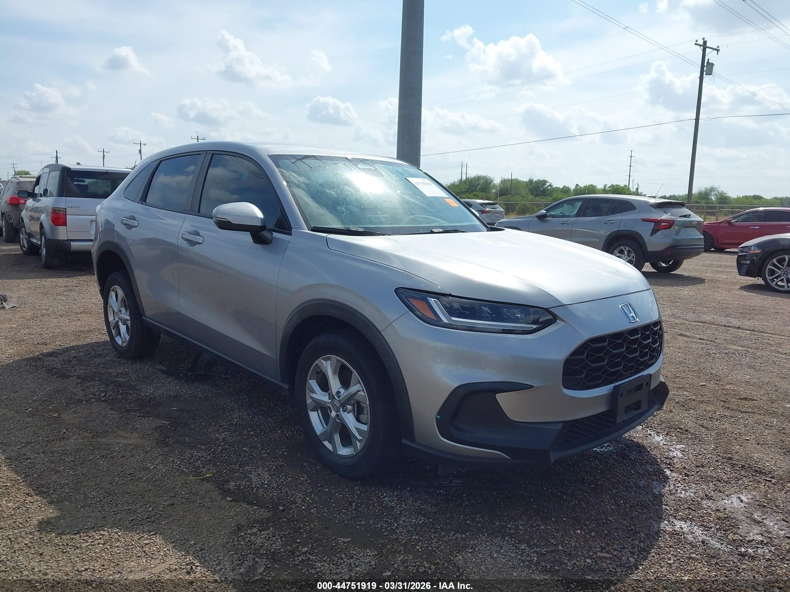 2023 Honda HR-V LX, VIN 3CZRZ1H33PM724834 — Бок