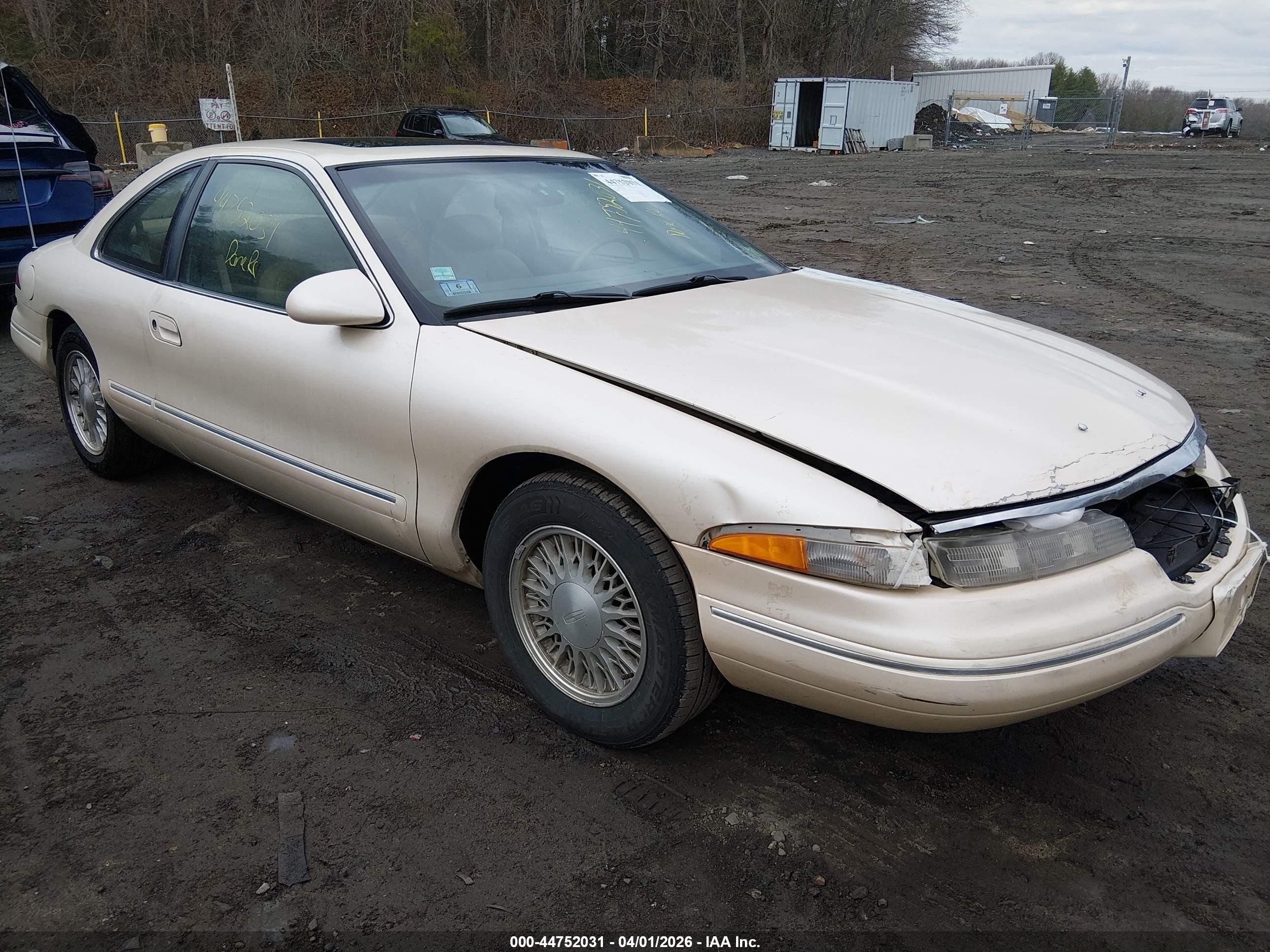 1995 Lincoln Mark VIII, VIN 1LNLM91V4SY604375 — Front end