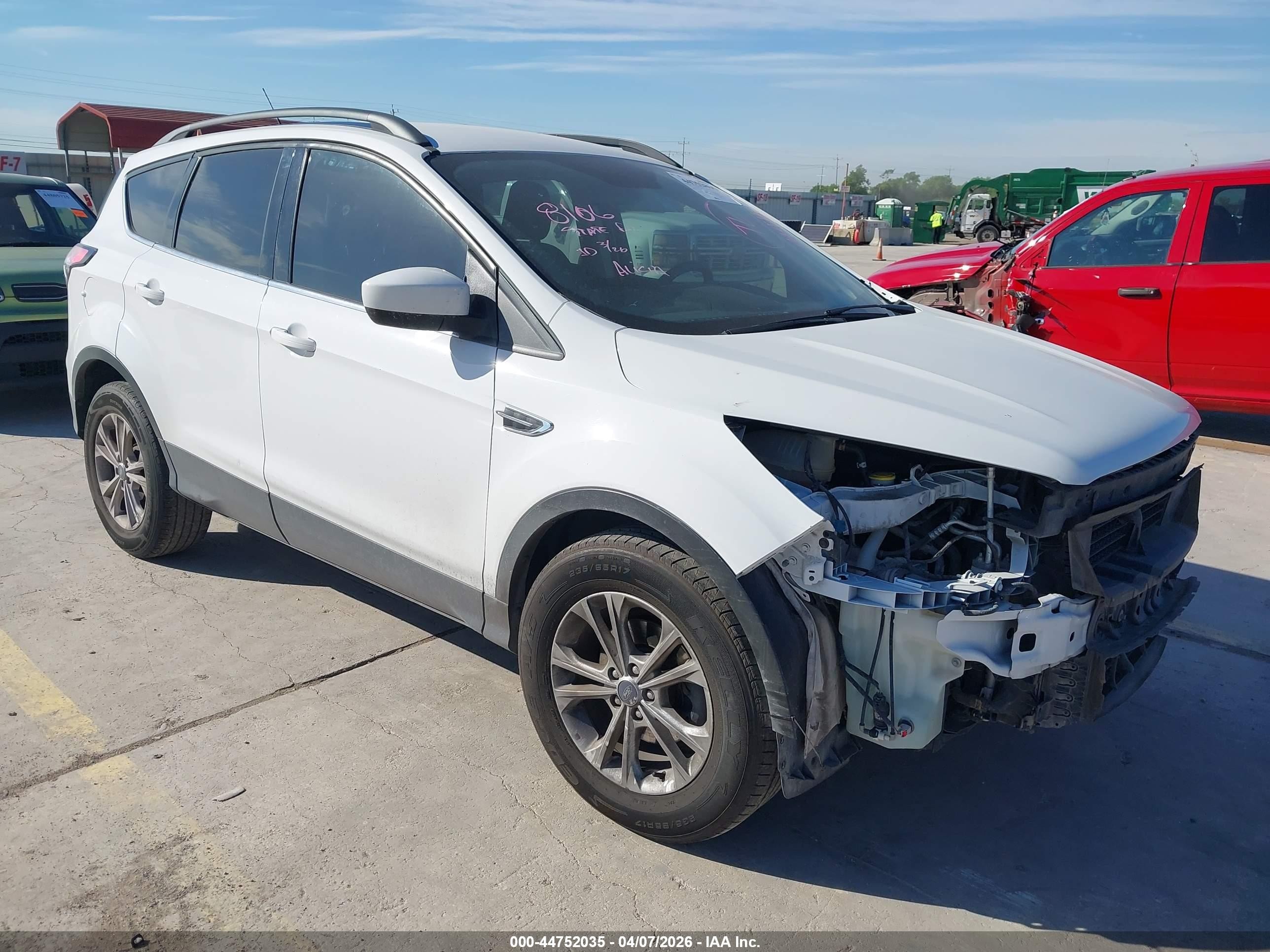 2018 Ford Escape SE, VIN 1FMCU0GD0JUD03991 — Front end