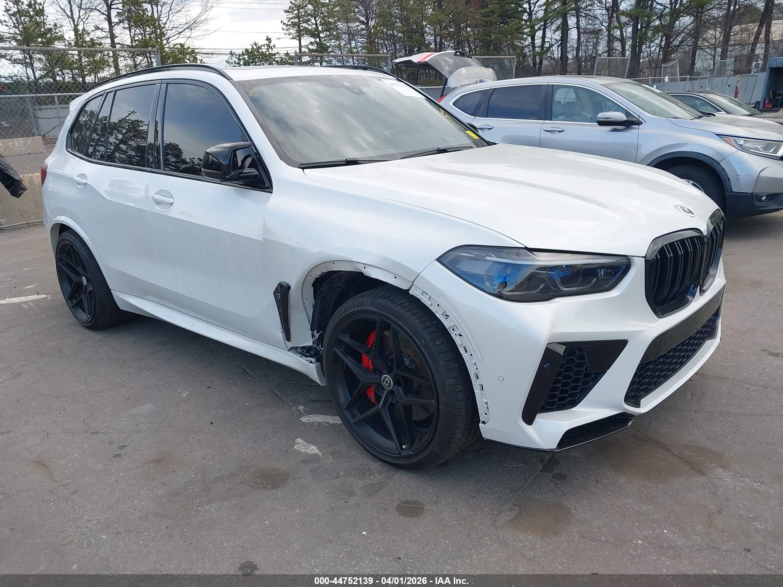 2022 BMW X5 M, VIN 5YMJU0C05N9N31421 — Front end